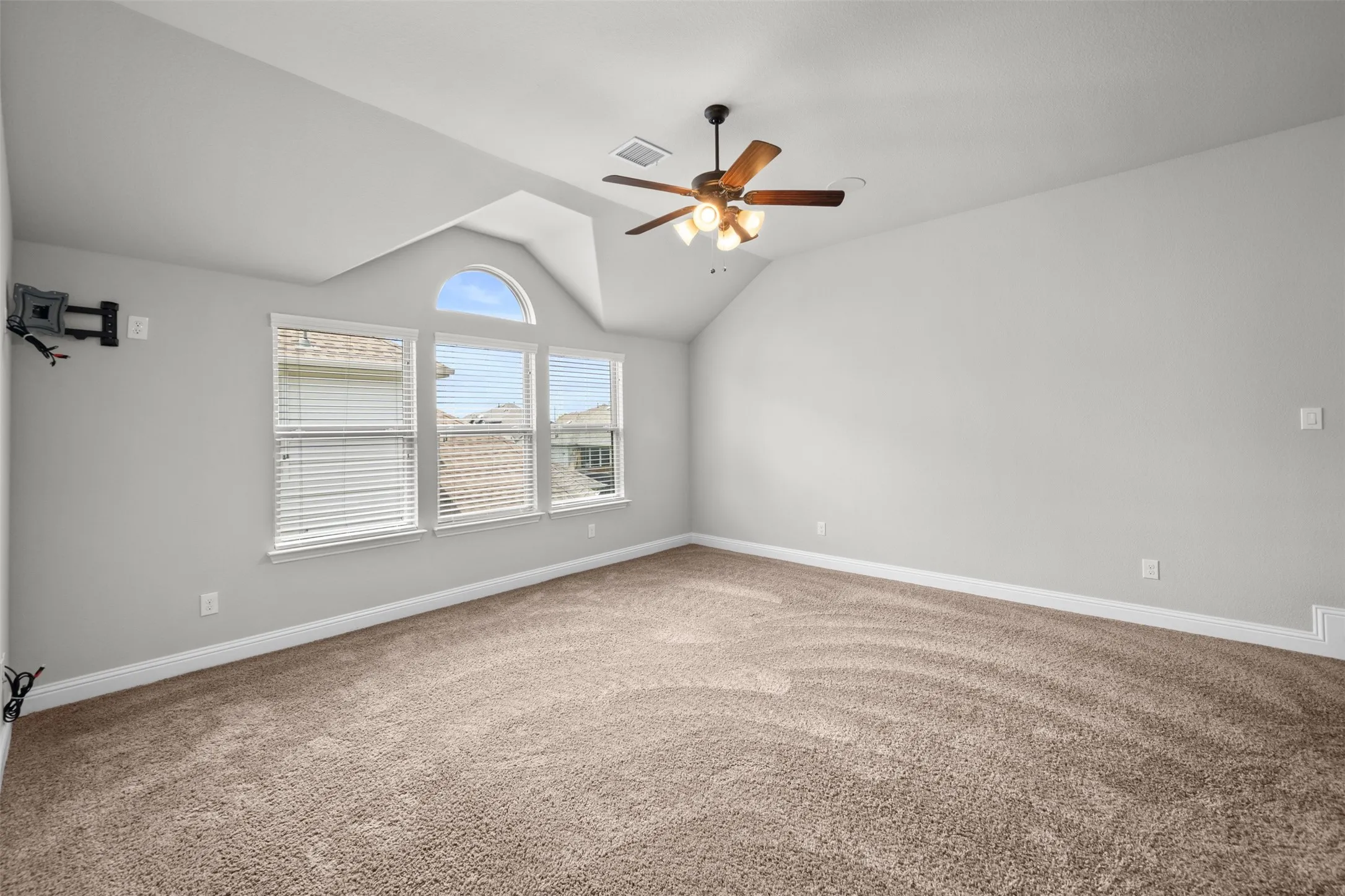 Single Family Residence For Sale in Tarrant County , 2696 Bonita Drive, Grand Prairie, Texas 75054, 5 Bedroom, 4 Bathroom, 3 Garage spaces, 4,610 Sqft, built in 2019, mls#21317634, Real Estate Agent in Grand Prairie, Homes For Sale in Tarrant county, Homes For Sale in Grand Prairie, Realtor in Grand Prairie Texas, Real Estate Brokerage Independent Realty Texas, Luminita Cordes Realtor