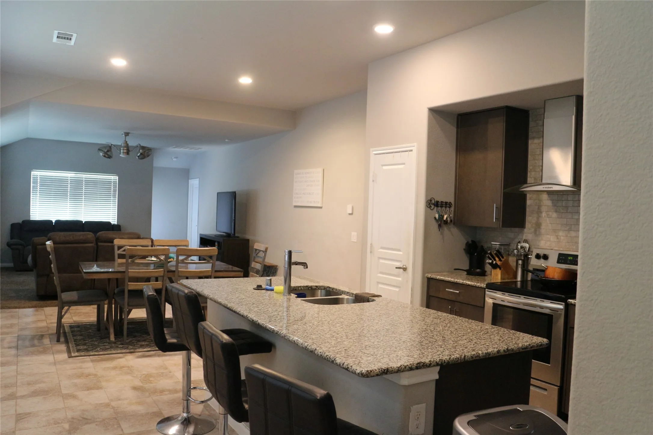 Single Family Residence For Sale in Collin County , 591 Providence Place, Lavon, Texas 75166, 4 Bedroom, 3 Bathroom, 2 Garage spaces, 2,487 Sqft, built in 2018, mls#21305984, Real Estate Agent in Lavon, Homes For Sale in Collin county, Homes For Sale in Lavon, Realtor in Lavon Texas, Real Estate Brokerage Independent Realty Texas, Luminita Cordes Realtor