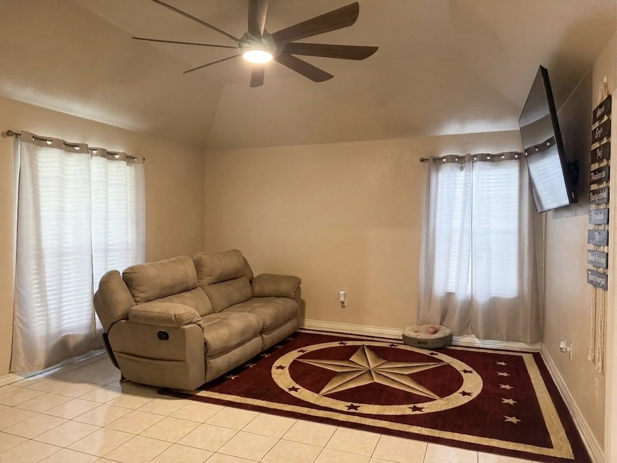 Single Family Residence For Sale in Johnson County , 606 Iowa Street, Keene, Texas 76059, 3 Bedroom, 2 Bathroom, 2 Garage spaces, 2,332 Sqft, built in 1997, mls#21316389, Real Estate Agent in Keene, Homes For Sale in Johnson county, Homes For Sale in Keene, Realtor in Keene Texas, Real Estate Brokerage Independent Realty Texas, Luminita Cordes Realtor