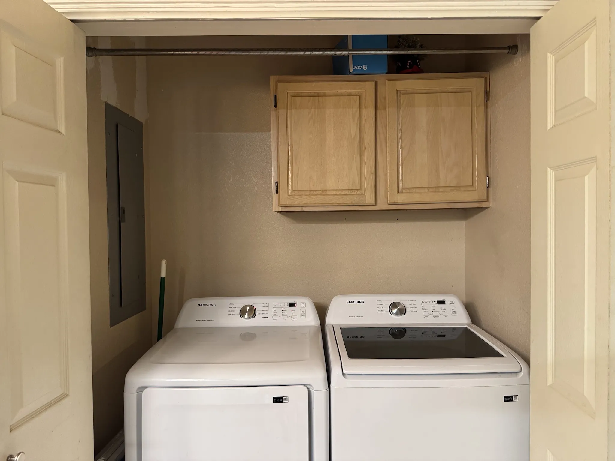 Single Family Residence For Sale in Johnson County , 606 Iowa Street, Keene, Texas 76059, 3 Bedroom, 2 Bathroom, 2 Garage spaces, 2,332 Sqft, built in 1997, mls#21316389, Real Estate Agent in Keene, Homes For Sale in Johnson county, Homes For Sale in Keene, Realtor in Keene Texas, Real Estate Brokerage Independent Realty Texas, Luminita Cordes Realtor