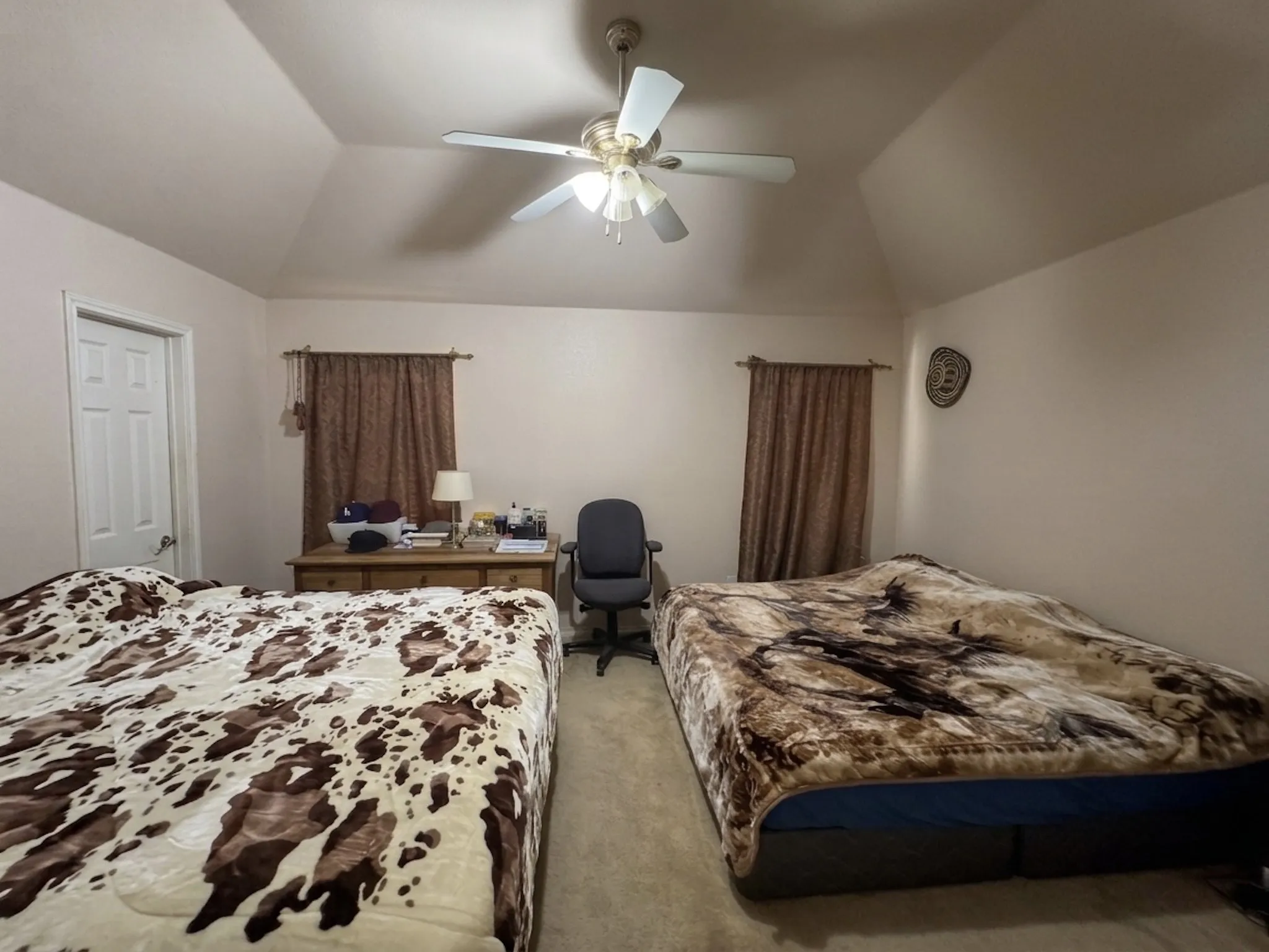 Single Family Residence For Sale in Johnson County , 606 Iowa Street, Keene, Texas 76059, 3 Bedroom, 2 Bathroom, 2 Garage spaces, 2,332 Sqft, built in 1997, mls#21316389, Real Estate Agent in Keene, Homes For Sale in Johnson county, Homes For Sale in Keene, Realtor in Keene Texas, Real Estate Brokerage Independent Realty Texas, Luminita Cordes Realtor