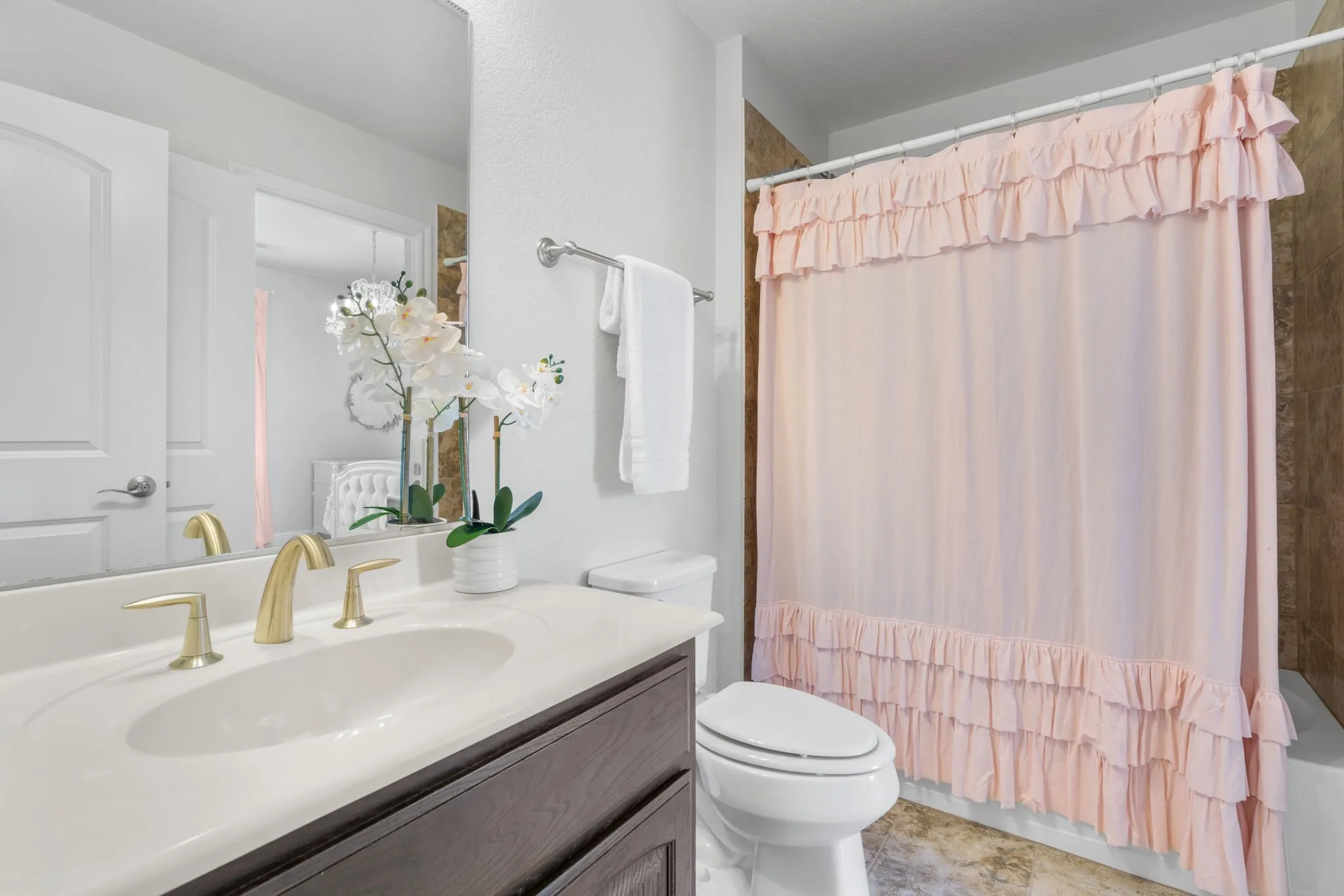 ensuite bath upstairs
