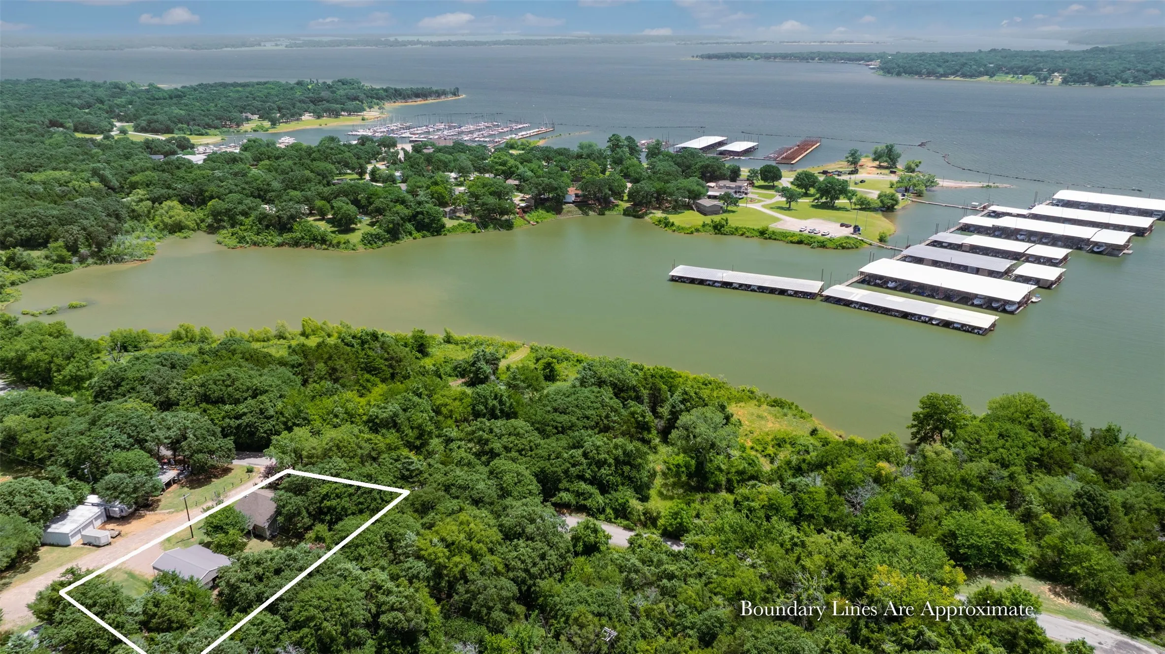 Single Family Residence For Sale in Grayson County , 16 Park Tree Lane, Gordonville, Texas 76245, 1 Bedroom, 1 Bathroom, Garage spaces, 825 Sqft, built in 2005, mls#21317169, Real Estate Agent in Gordonville, Homes For Sale in Grayson county, Homes For Sale in Gordonville, Realtor in Gordonville Texas, Real Estate Brokerage Independent Realty Texas, Luminita Cordes Realtor