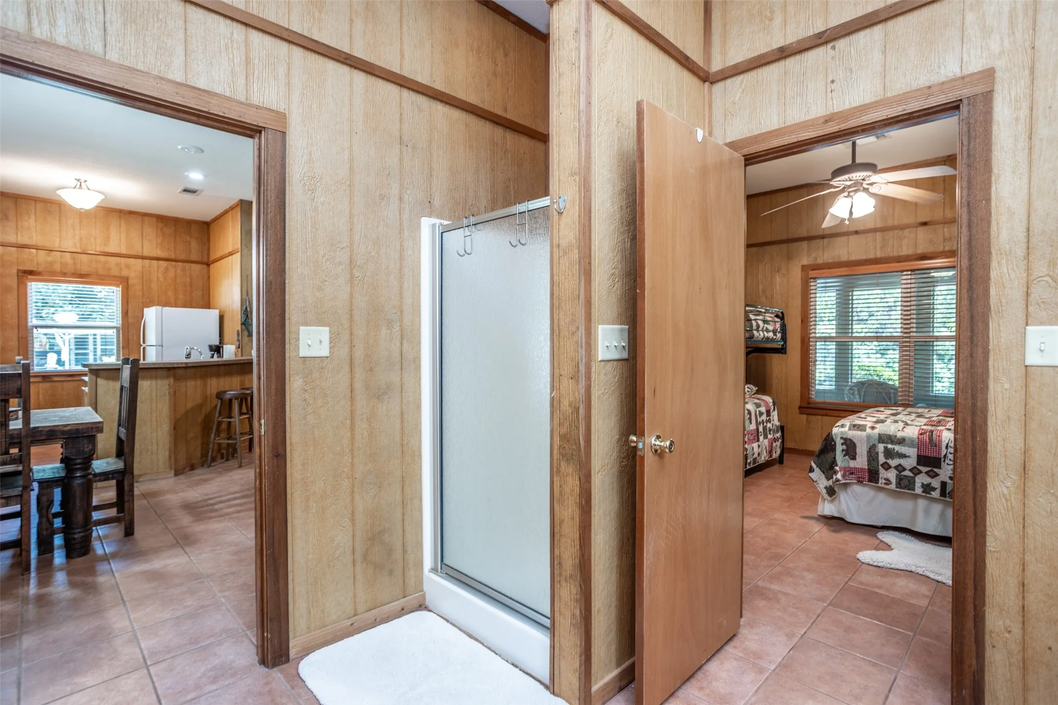 Single Family Residence For Sale in Grayson County , 16 Park Tree Lane, Gordonville, Texas 76245, 1 Bedroom, 1 Bathroom, Garage spaces, 825 Sqft, built in 2005, mls#21317169, Real Estate Agent in Gordonville, Homes For Sale in Grayson county, Homes For Sale in Gordonville, Realtor in Gordonville Texas, Real Estate Brokerage Independent Realty Texas, Luminita Cordes Realtor