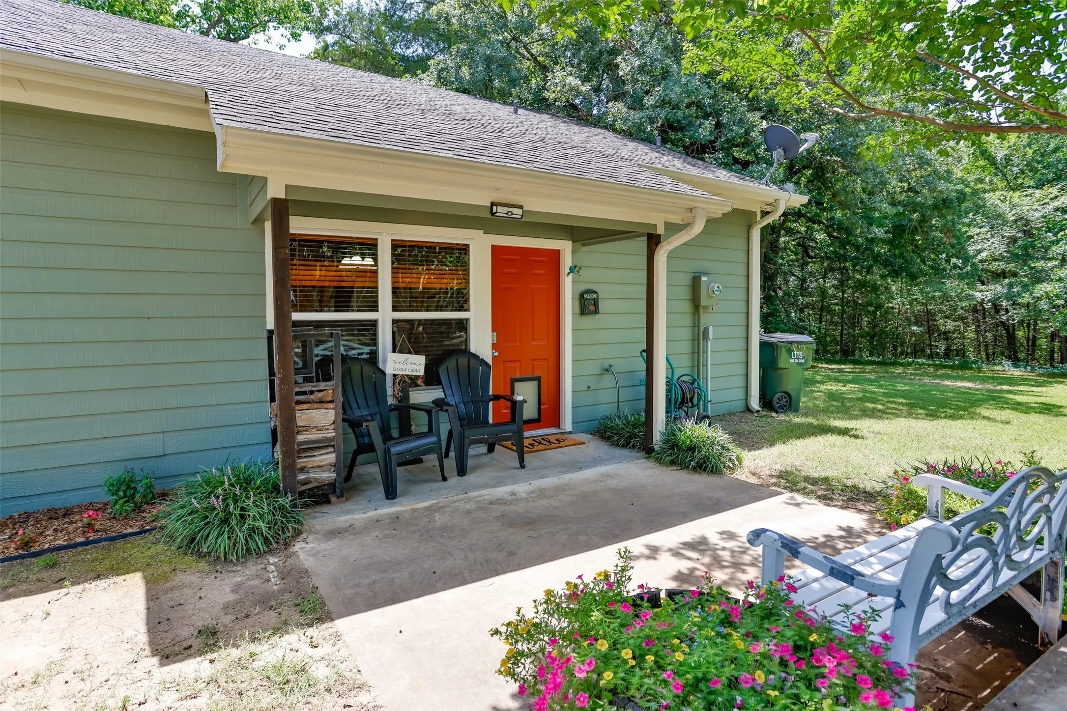 Single Family Residence For Sale in Grayson County , 16 Park Tree Lane, Gordonville, Texas 76245, 1 Bedroom, 1 Bathroom, Garage spaces, 825 Sqft, built in 2005, mls#21317169, Real Estate Agent in Gordonville, Homes For Sale in Grayson county, Homes For Sale in Gordonville, Realtor in Gordonville Texas, Real Estate Brokerage Independent Realty Texas, Luminita Cordes Realtor