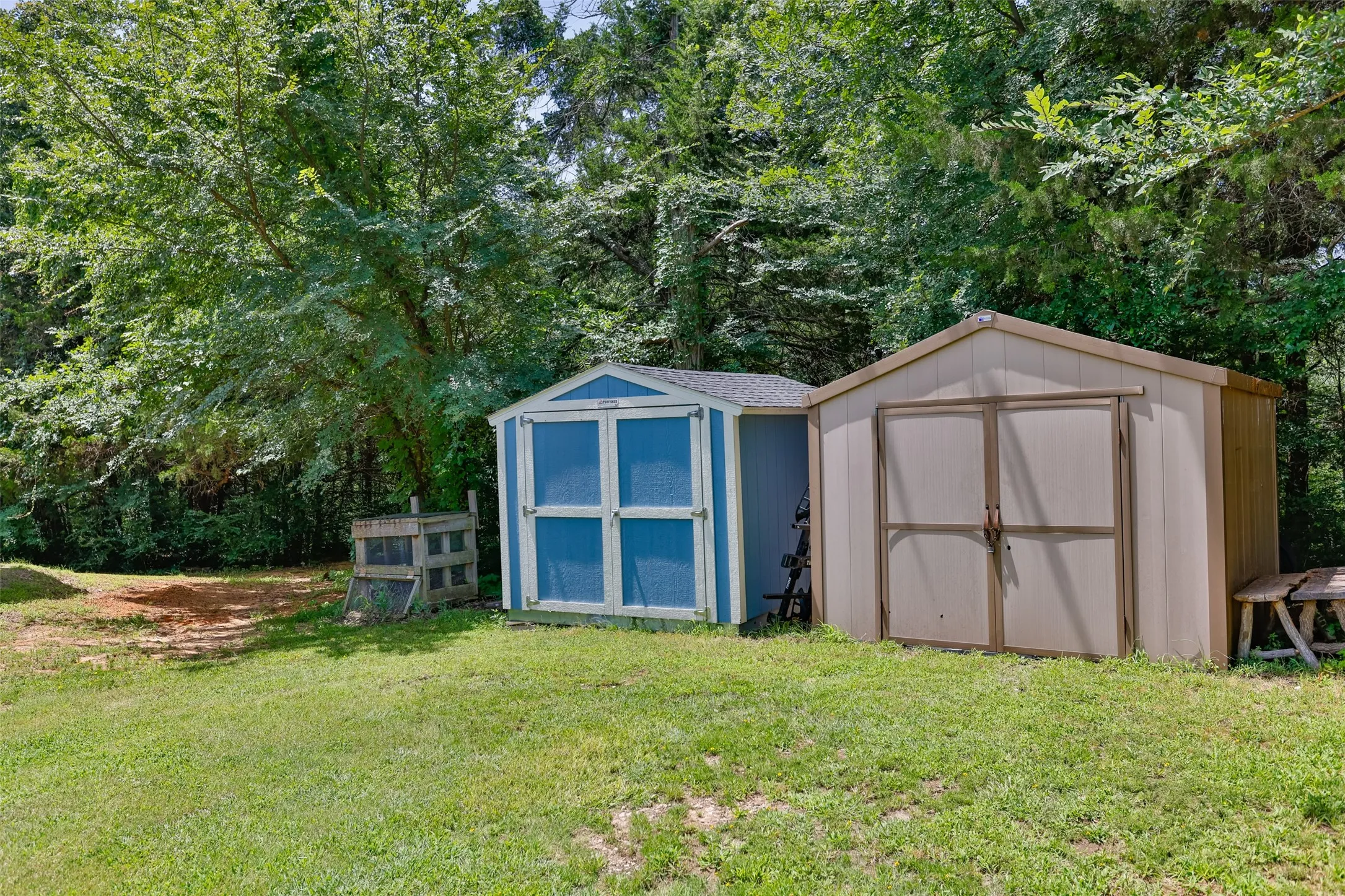 Single Family Residence For Sale in Grayson County , 16 Park Tree Lane, Gordonville, Texas 76245, 1 Bedroom, 1 Bathroom, Garage spaces, 825 Sqft, built in 2005, mls#21317169, Real Estate Agent in Gordonville, Homes For Sale in Grayson county, Homes For Sale in Gordonville, Realtor in Gordonville Texas, Real Estate Brokerage Independent Realty Texas, Luminita Cordes Realtor