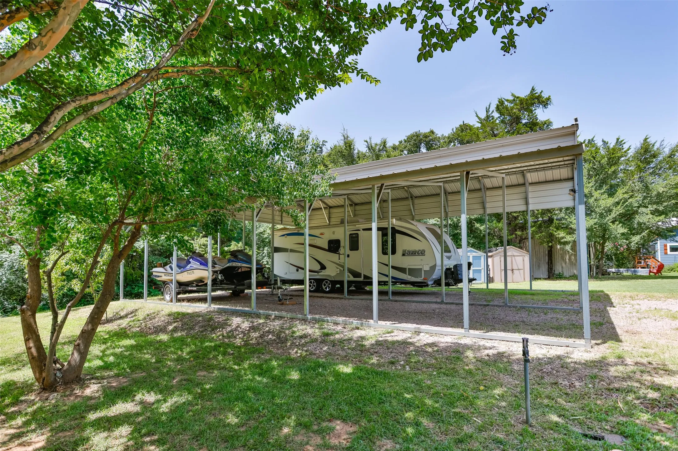 Single Family Residence For Sale in Grayson County , 16 Park Tree Lane, Gordonville, Texas 76245, 1 Bedroom, 1 Bathroom, Garage spaces, 825 Sqft, built in 2005, mls#21317169, Real Estate Agent in Gordonville, Homes For Sale in Grayson county, Homes For Sale in Gordonville, Realtor in Gordonville Texas, Real Estate Brokerage Independent Realty Texas, Luminita Cordes Realtor