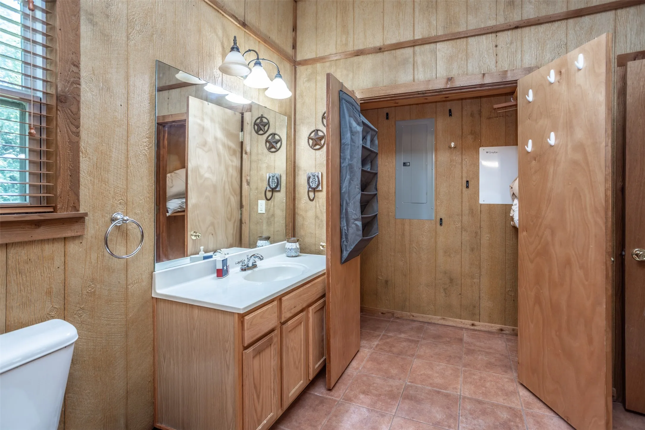 Single Family Residence For Sale in Grayson County , 16 Park Tree Lane, Gordonville, Texas 76245, 1 Bedroom, 1 Bathroom, Garage spaces, 825 Sqft, built in 2005, mls#21317169, Real Estate Agent in Gordonville, Homes For Sale in Grayson county, Homes For Sale in Gordonville, Realtor in Gordonville Texas, Real Estate Brokerage Independent Realty Texas, Luminita Cordes Realtor