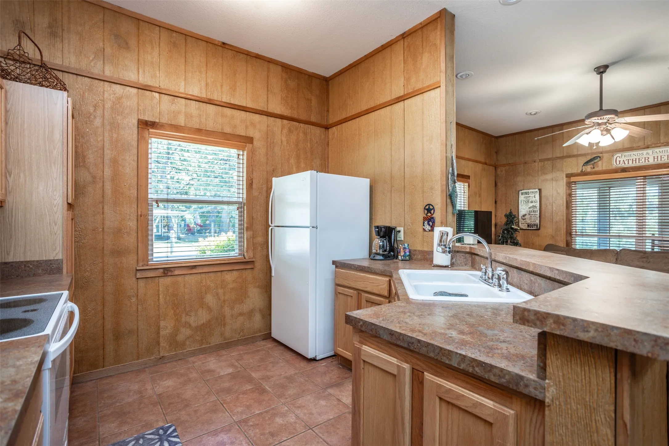 Single Family Residence For Sale in Grayson County , 16 Park Tree Lane, Gordonville, Texas 76245, 1 Bedroom, 1 Bathroom, Garage spaces, 825 Sqft, built in 2005, mls#21317169, Real Estate Agent in Gordonville, Homes For Sale in Grayson county, Homes For Sale in Gordonville, Realtor in Gordonville Texas, Real Estate Brokerage Independent Realty Texas, Luminita Cordes Realtor
