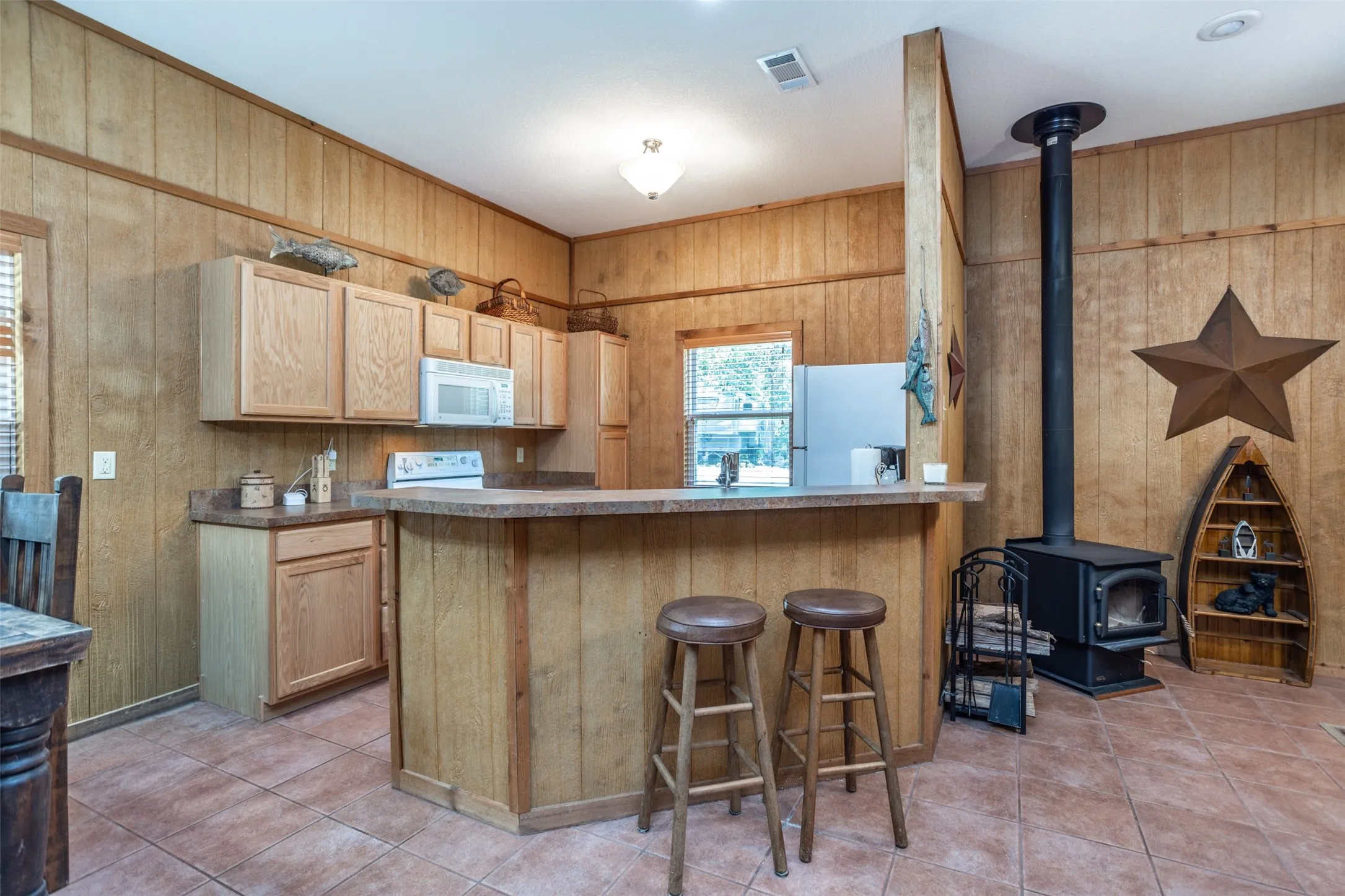 Single Family Residence For Sale in Grayson County , 16 Park Tree Lane, Gordonville, Texas 76245, 1 Bedroom, 1 Bathroom, Garage spaces, 825 Sqft, built in 2005, mls#21317169, Real Estate Agent in Gordonville, Homes For Sale in Grayson county, Homes For Sale in Gordonville, Realtor in Gordonville Texas, Real Estate Brokerage Independent Realty Texas, Luminita Cordes Realtor