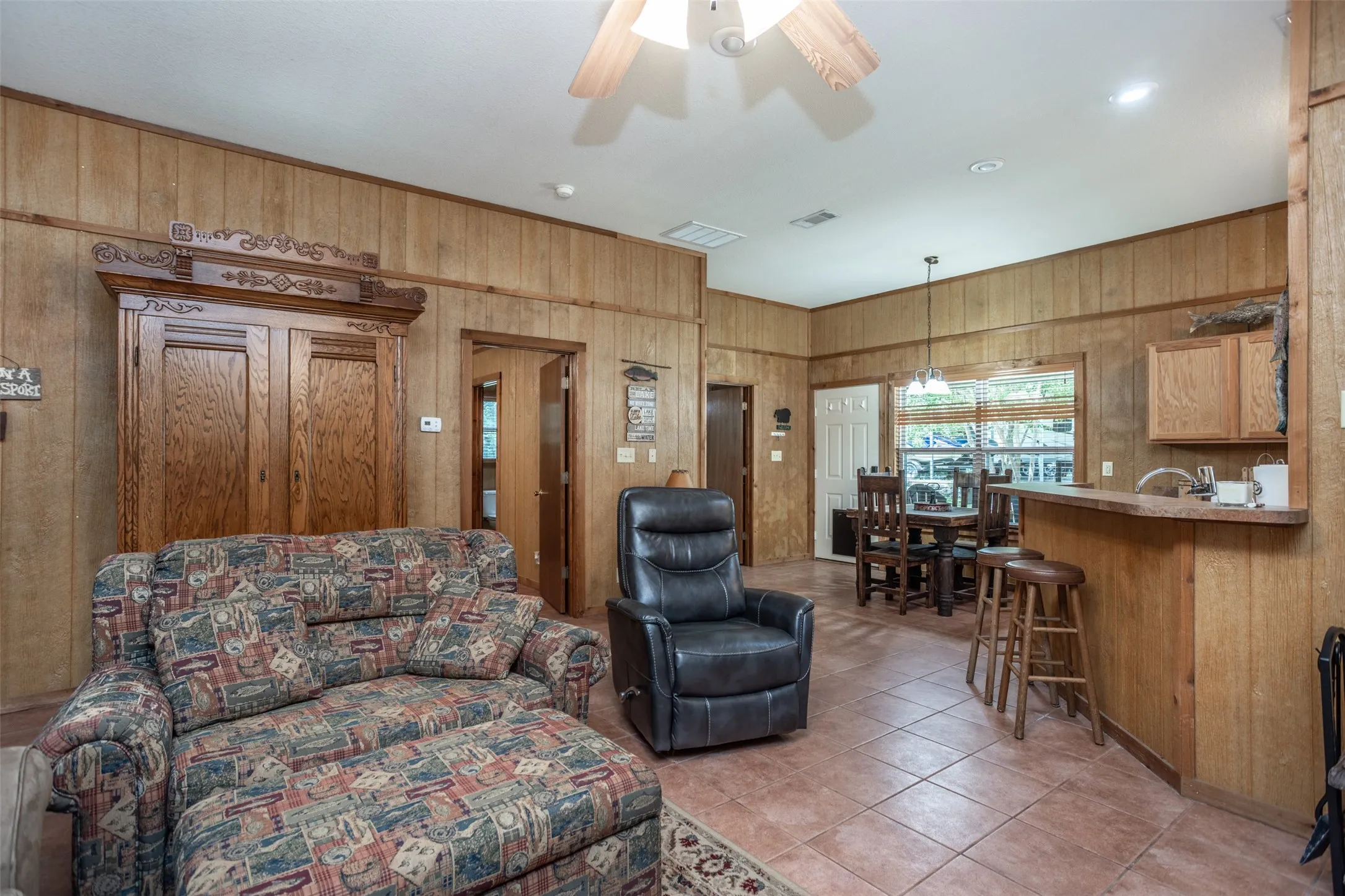 Single Family Residence For Sale in Grayson County , 16 Park Tree Lane, Gordonville, Texas 76245, 1 Bedroom, 1 Bathroom, Garage spaces, 825 Sqft, built in 2005, mls#21317169, Real Estate Agent in Gordonville, Homes For Sale in Grayson county, Homes For Sale in Gordonville, Realtor in Gordonville Texas, Real Estate Brokerage Independent Realty Texas, Luminita Cordes Realtor