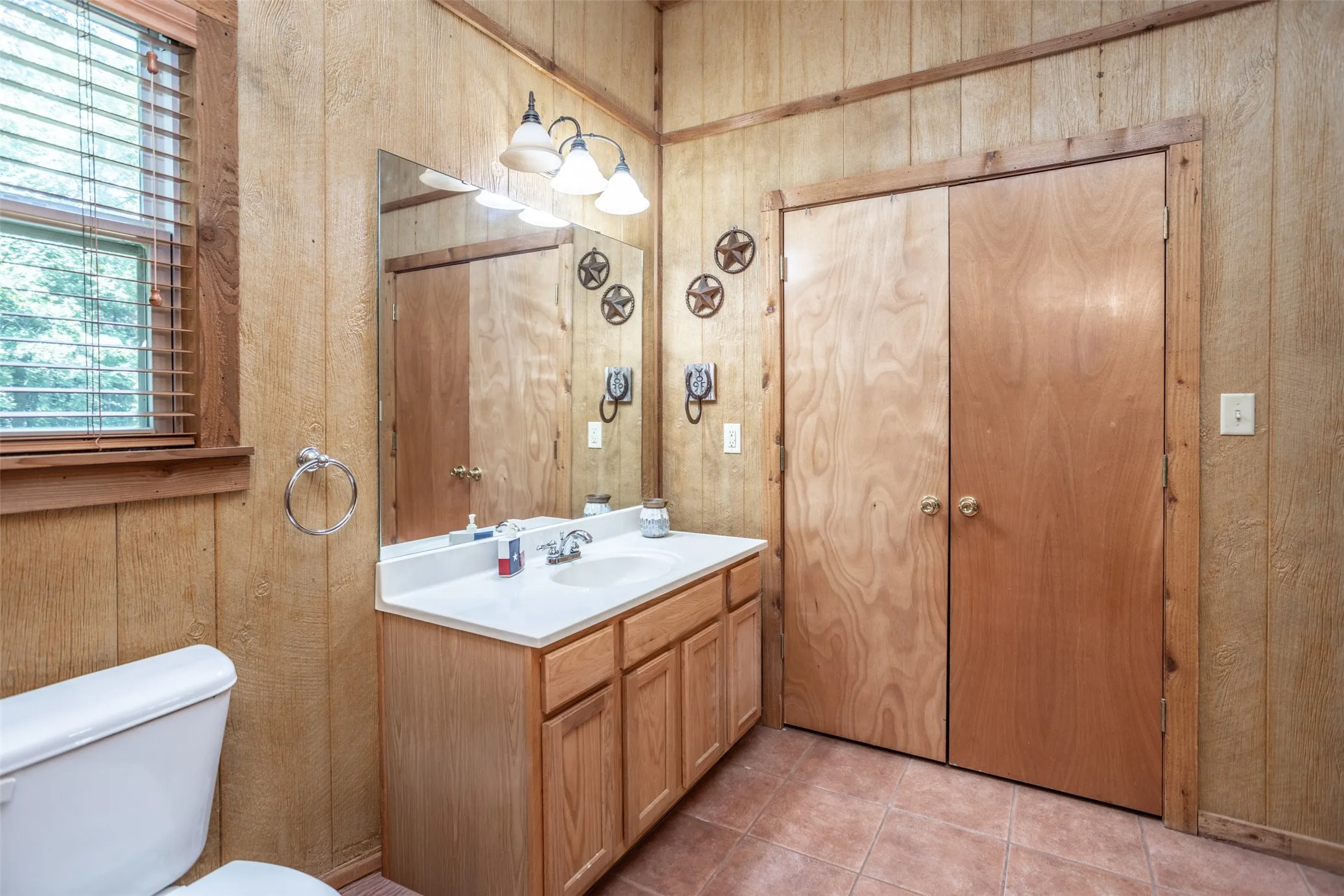 Single Family Residence For Sale in Grayson County , 16 Park Tree Lane, Gordonville, Texas 76245, 1 Bedroom, 1 Bathroom, Garage spaces, 825 Sqft, built in 2005, mls#21317169, Real Estate Agent in Gordonville, Homes For Sale in Grayson county, Homes For Sale in Gordonville, Realtor in Gordonville Texas, Real Estate Brokerage Independent Realty Texas, Luminita Cordes Realtor