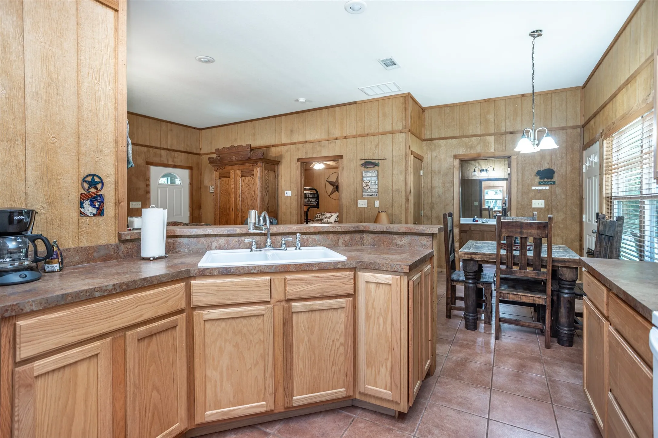 Single Family Residence For Sale in Grayson County , 16 Park Tree Lane, Gordonville, Texas 76245, 1 Bedroom, 1 Bathroom, Garage spaces, 825 Sqft, built in 2005, mls#21317169, Real Estate Agent in Gordonville, Homes For Sale in Grayson county, Homes For Sale in Gordonville, Realtor in Gordonville Texas, Real Estate Brokerage Independent Realty Texas, Luminita Cordes Realtor