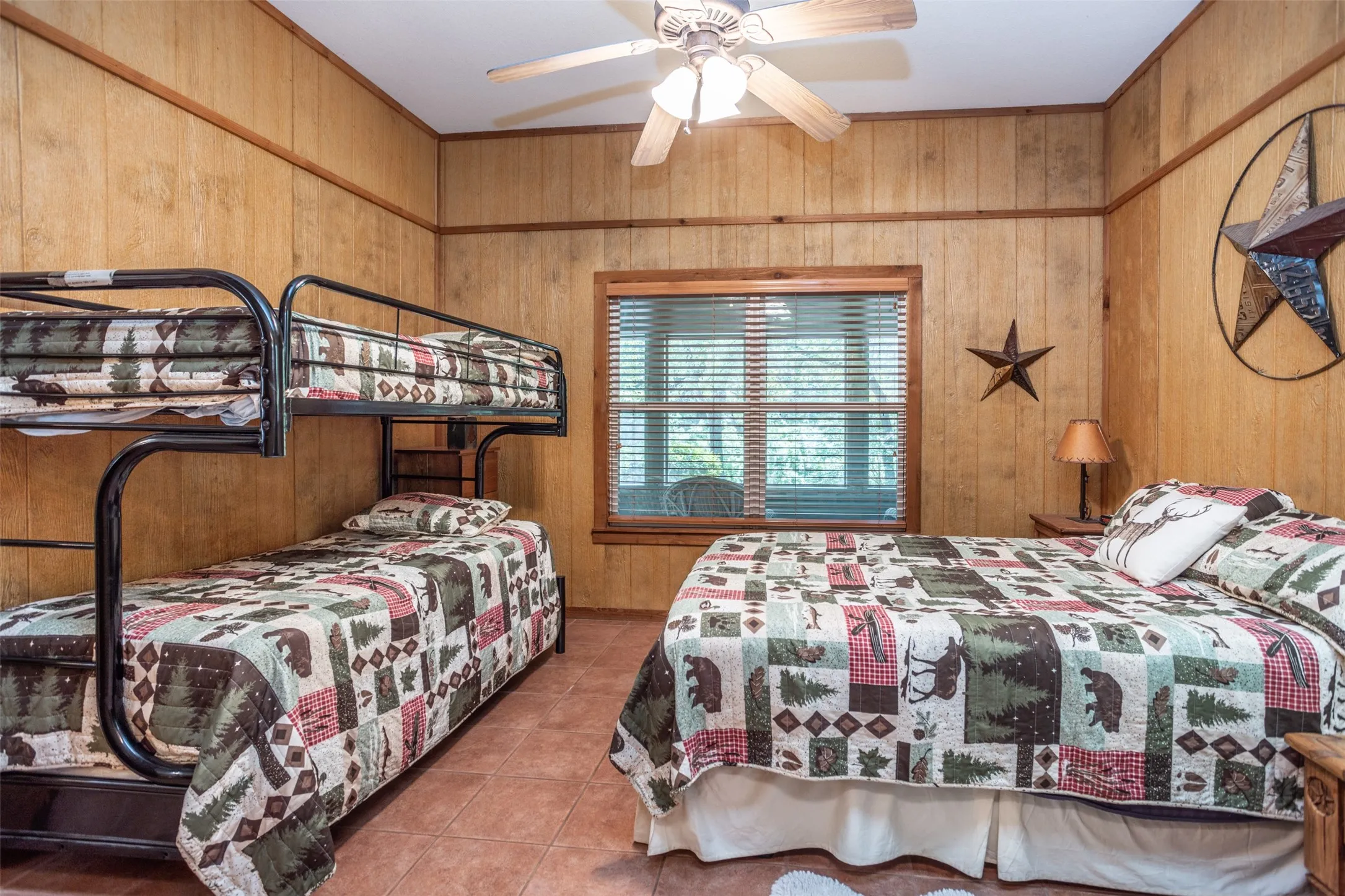 Single Family Residence For Sale in Grayson County , 16 Park Tree Lane, Gordonville, Texas 76245, 1 Bedroom, 1 Bathroom, Garage spaces, 825 Sqft, built in 2005, mls#21317169, Real Estate Agent in Gordonville, Homes For Sale in Grayson county, Homes For Sale in Gordonville, Realtor in Gordonville Texas, Real Estate Brokerage Independent Realty Texas, Luminita Cordes Realtor