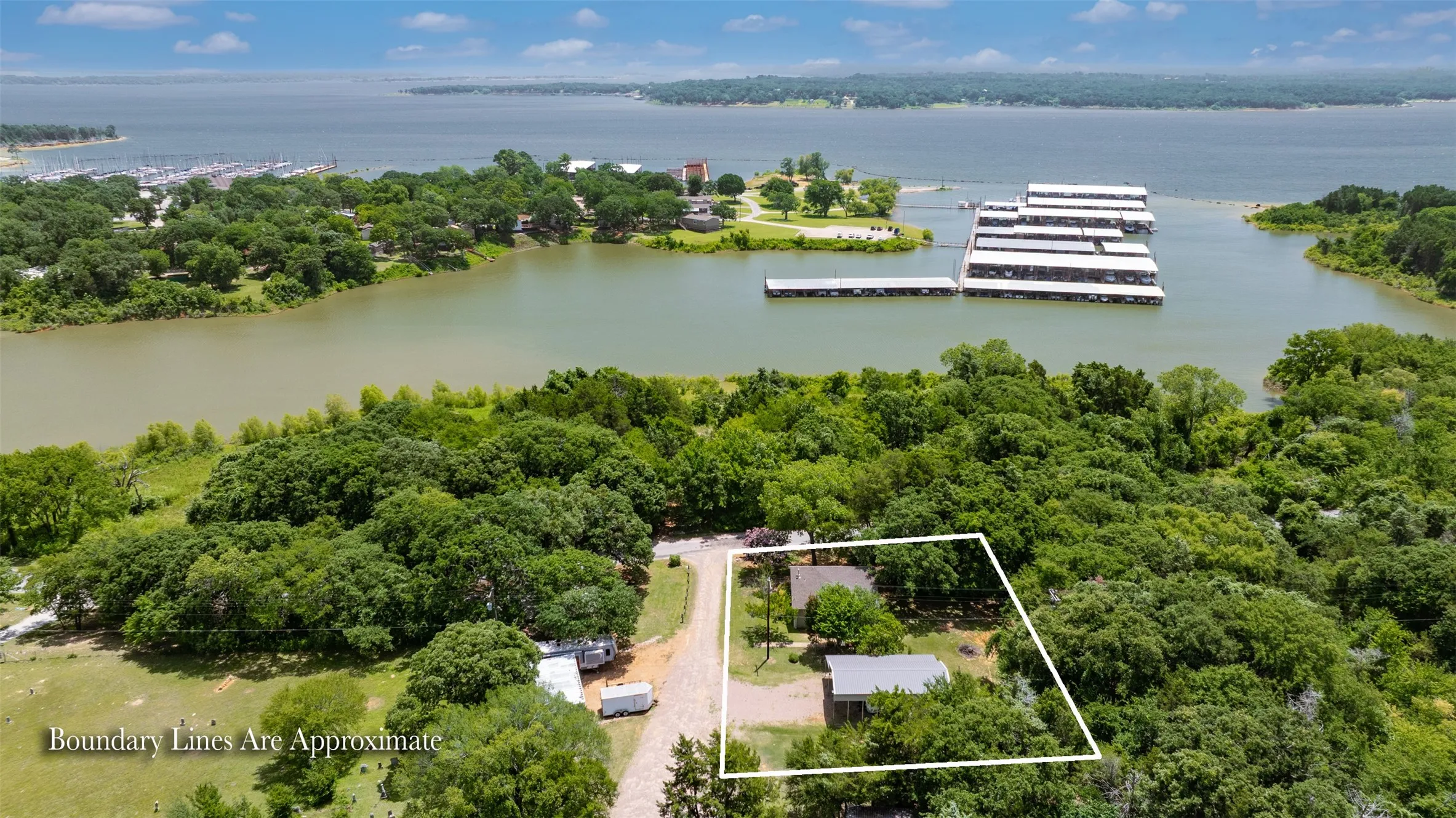 Single Family Residence For Sale in Grayson County , 16 Park Tree Lane, Gordonville, Texas 76245, 1 Bedroom, 1 Bathroom, Garage spaces, 825 Sqft, built in 2005, mls#21317169, Real Estate Agent in Gordonville, Homes For Sale in Grayson county, Homes For Sale in Gordonville, Realtor in Gordonville Texas, Real Estate Brokerage Independent Realty Texas, Luminita Cordes Realtor