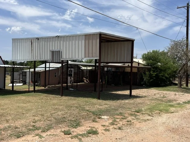 Single Family Residence For Sale in Fisher County , 412 E 7th Street, Rotan, Texas 79546, 2 Bedroom, 1 Bathroom, Garage spaces, 768 Sqft, built in 1930, mls#21314787, Real Estate Agent in Rotan, Homes For Sale in Fisher county, Homes For Sale in Rotan, Realtor in Rotan Texas, Real Estate Brokerage Independent Realty Texas, Luminita Cordes Realtor