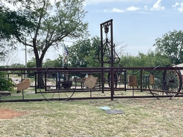 Single Family Residence For Sale in Fisher County , 412 E 7th Street, Rotan, Texas 79546, 2 Bedroom, 1 Bathroom, Garage spaces, 768 Sqft, built in 1930, mls#21314787, Real Estate Agent in Rotan, Homes For Sale in Fisher county, Homes For Sale in Rotan, Realtor in Rotan Texas, Real Estate Brokerage Independent Realty Texas, Luminita Cordes Realtor