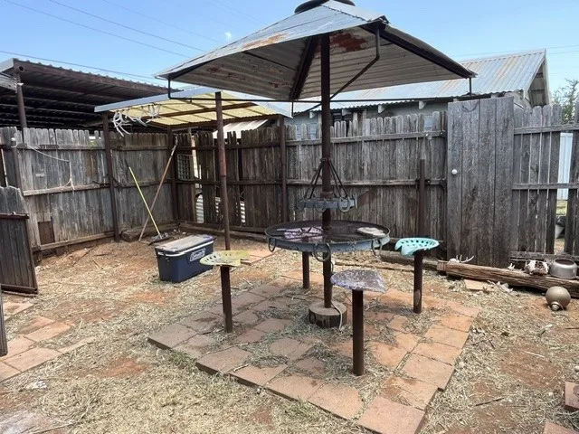 Single Family Residence For Sale in Fisher County , 412 E 7th Street, Rotan, Texas 79546, 2 Bedroom, 1 Bathroom, Garage spaces, 768 Sqft, built in 1930, mls#21314787, Real Estate Agent in Rotan, Homes For Sale in Fisher county, Homes For Sale in Rotan, Realtor in Rotan Texas, Real Estate Brokerage Independent Realty Texas, Luminita Cordes Realtor