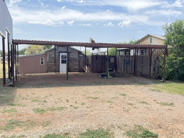 Single Family Residence For Sale in Fisher County , 412 E 7th Street, Rotan, Texas 79546, 2 Bedroom, 1 Bathroom, Garage spaces, 768 Sqft, built in 1930, mls#21314787, Real Estate Agent in Rotan, Homes For Sale in Fisher county, Homes For Sale in Rotan, Realtor in Rotan Texas, Real Estate Brokerage Independent Realty Texas, Luminita Cordes Realtor