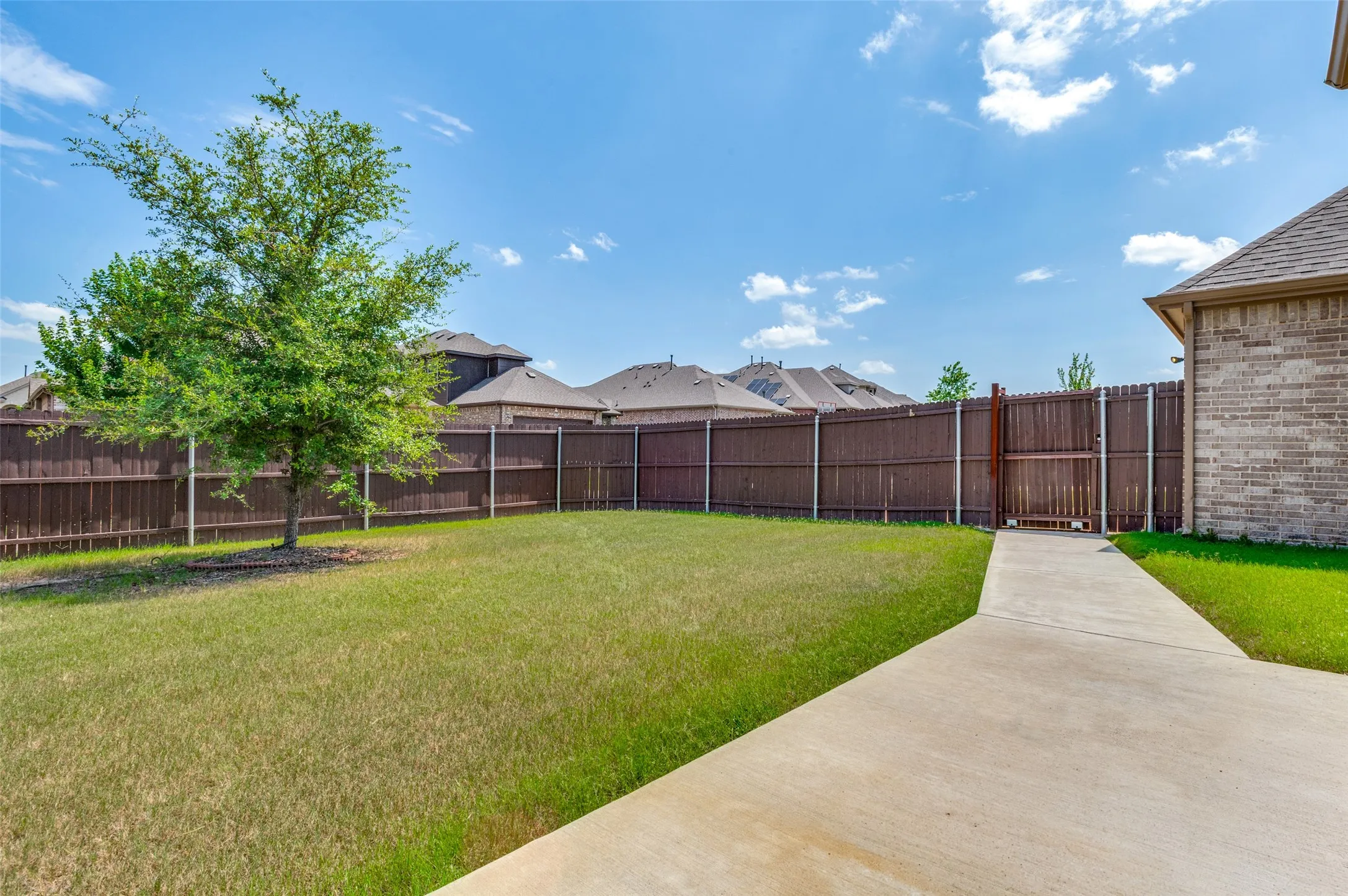 Single Family Residence For Sale in Dallas County , 528 Shasta Street, De Soto, Texas 75115, 4 Bedroom, 3 Bathroom, 2 Garage spaces, 2,530 Sqft, built in 2020, mls#21316338, Real Estate Agent in De Soto, Homes For Sale in Dallas county, Homes For Sale in De Soto, Realtor in De Soto Texas, Real Estate Brokerage Independent Realty Texas, Luminita Cordes Realtor