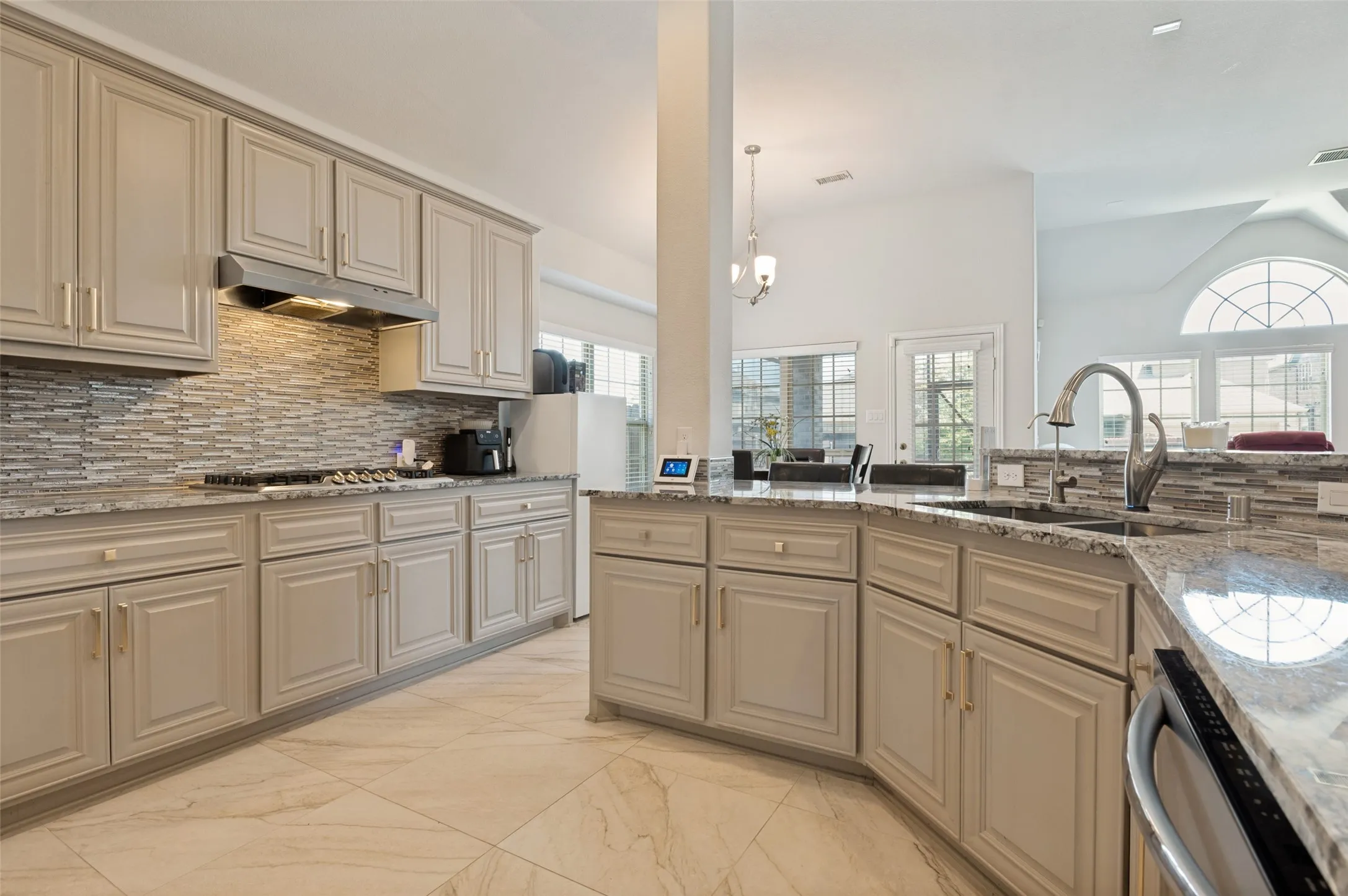 Single Family Residence For Sale in Dallas County , 528 Shasta Street, De Soto, Texas 75115, 4 Bedroom, 3 Bathroom, 2 Garage spaces, 2,530 Sqft, built in 2020, mls#21316338, Real Estate Agent in De Soto, Homes For Sale in Dallas county, Homes For Sale in De Soto, Realtor in De Soto Texas, Real Estate Brokerage Independent Realty Texas, Luminita Cordes Realtor