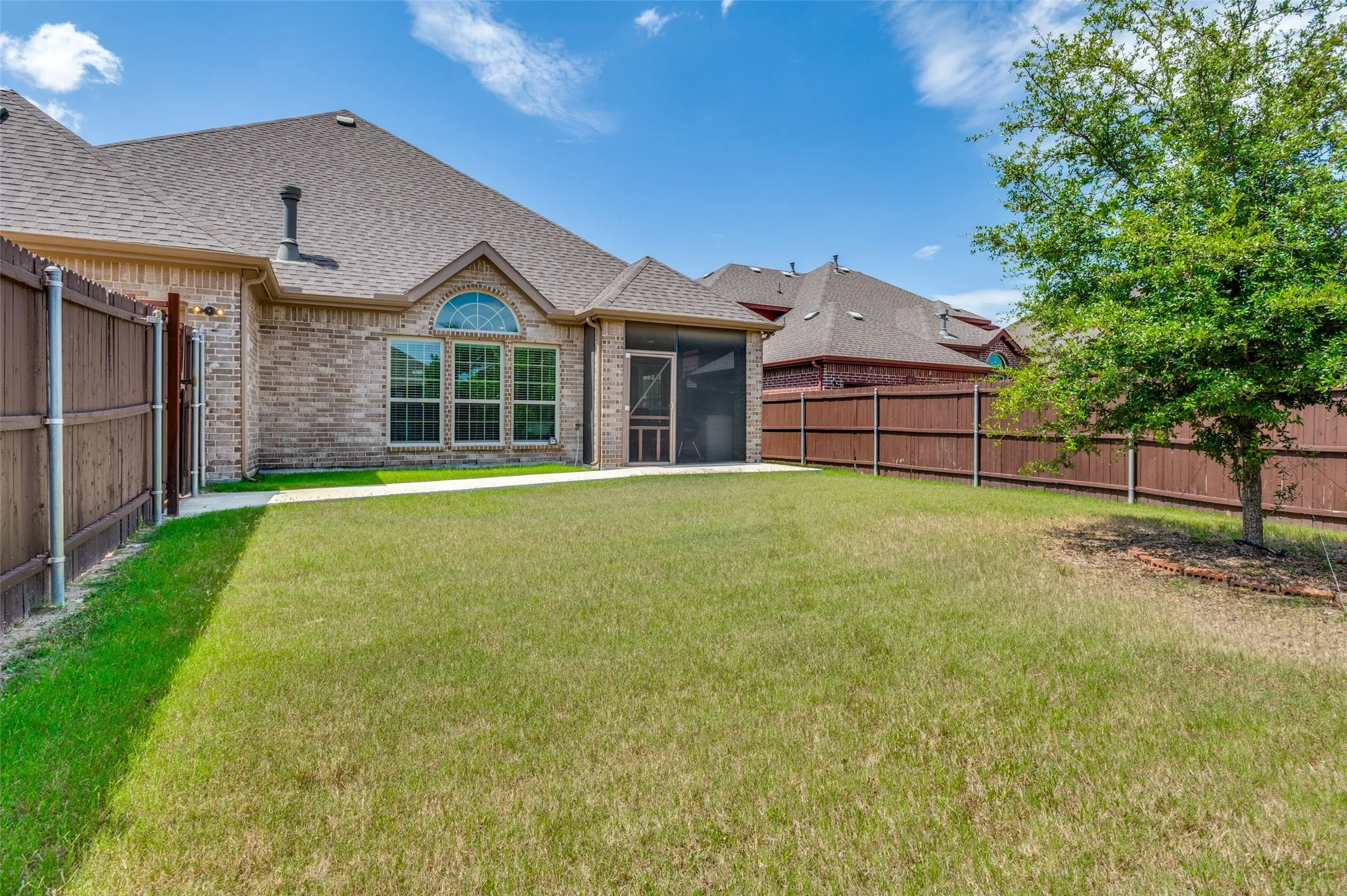Single Family Residence For Sale in Dallas County , 528 Shasta Street, De Soto, Texas 75115, 4 Bedroom, 3 Bathroom, 2 Garage spaces, 2,530 Sqft, built in 2020, mls#21316338, Real Estate Agent in De Soto, Homes For Sale in Dallas county, Homes For Sale in De Soto, Realtor in De Soto Texas, Real Estate Brokerage Independent Realty Texas, Luminita Cordes Realtor