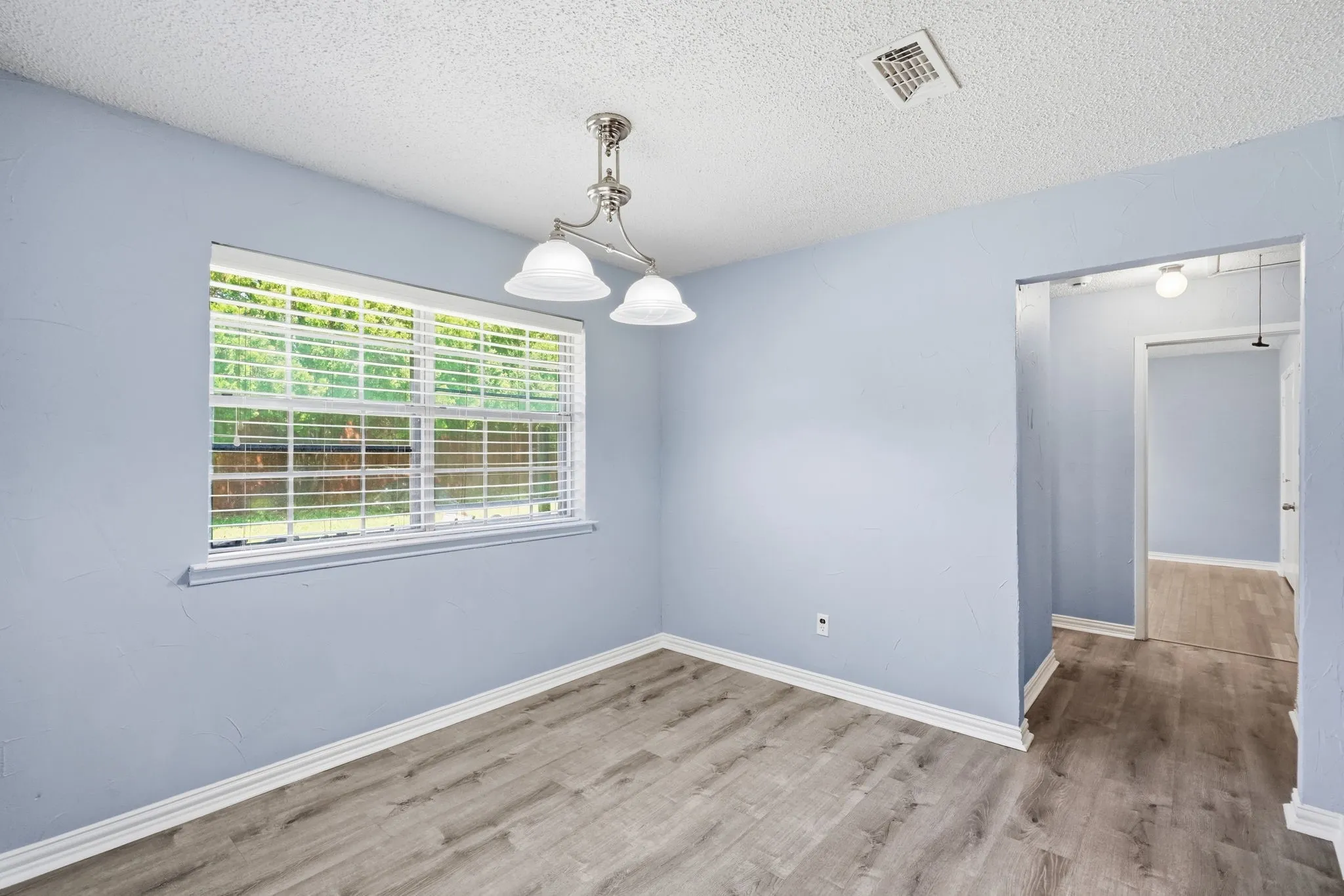 Single Family Residence For Sale in Tarrant County , 2202 Canyonwood Drive, Arlington, Texas 76012, 4 Bedroom, 3 Bathroom, 2 Garage spaces, 2,332 Sqft, built in 1980, mls#21275087, Real Estate Agent in Arlington, Homes For Sale in Tarrant county, Homes For Sale in Arlington, Realtor in Arlington Texas, Real Estate Brokerage Independent Realty Texas, Luminita Cordes Realtor