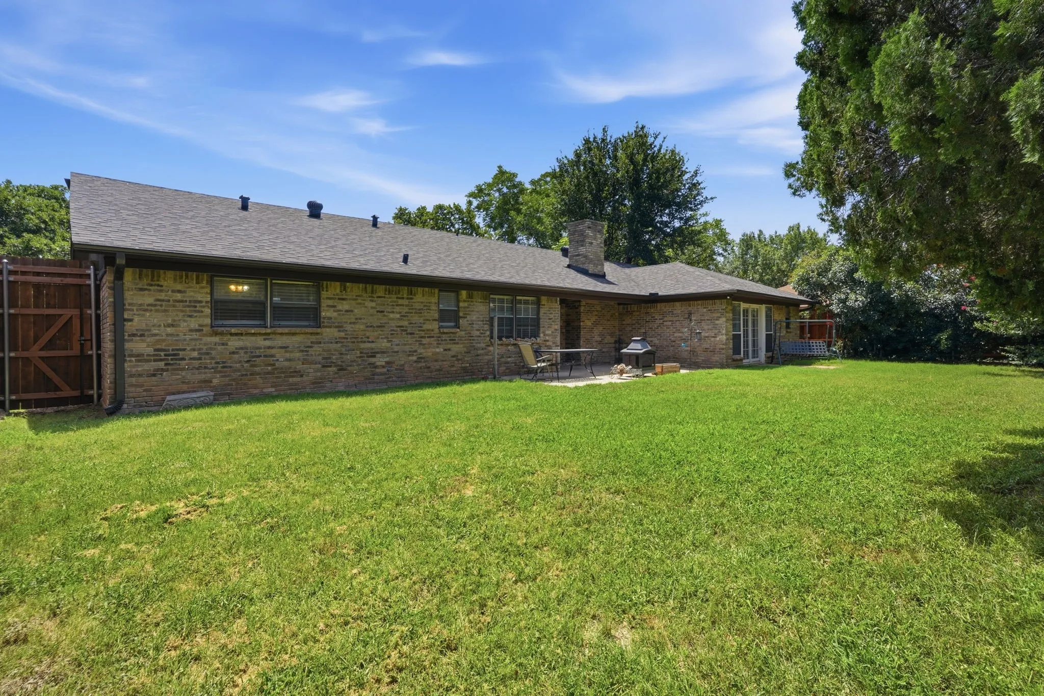 Single Family Residence For Sale in Tarrant County , 2202 Canyonwood Drive, Arlington, Texas 76012, 4 Bedroom, 3 Bathroom, 2 Garage spaces, 2,332 Sqft, built in 1980, mls#21275087, Real Estate Agent in Arlington, Homes For Sale in Tarrant county, Homes For Sale in Arlington, Realtor in Arlington Texas, Real Estate Brokerage Independent Realty Texas, Luminita Cordes Realtor