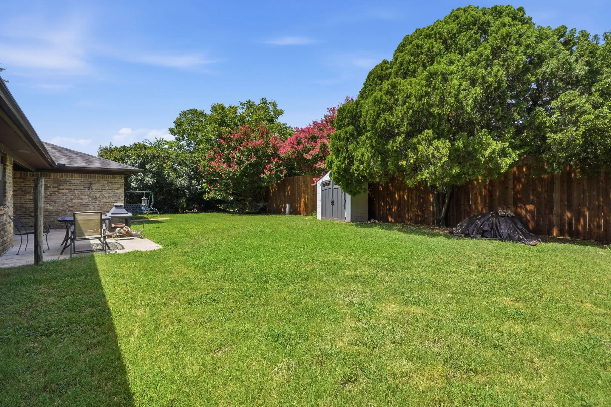 Single Family Residence For Sale in Tarrant County , 2202 Canyonwood Drive, Arlington, Texas 76012, 4 Bedroom, 3 Bathroom, 2 Garage spaces, 2,332 Sqft, built in 1980, mls#21275087, Real Estate Agent in Arlington, Homes For Sale in Tarrant county, Homes For Sale in Arlington, Realtor in Arlington Texas, Real Estate Brokerage Independent Realty Texas, Luminita Cordes Realtor