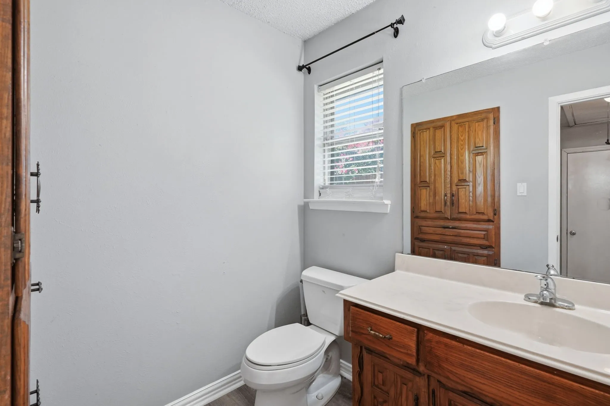 Single Family Residence For Sale in Tarrant County , 2202 Canyonwood Drive, Arlington, Texas 76012, 4 Bedroom, 3 Bathroom, 2 Garage spaces, 2,332 Sqft, built in 1980, mls#21275087, Real Estate Agent in Arlington, Homes For Sale in Tarrant county, Homes For Sale in Arlington, Realtor in Arlington Texas, Real Estate Brokerage Independent Realty Texas, Luminita Cordes Realtor