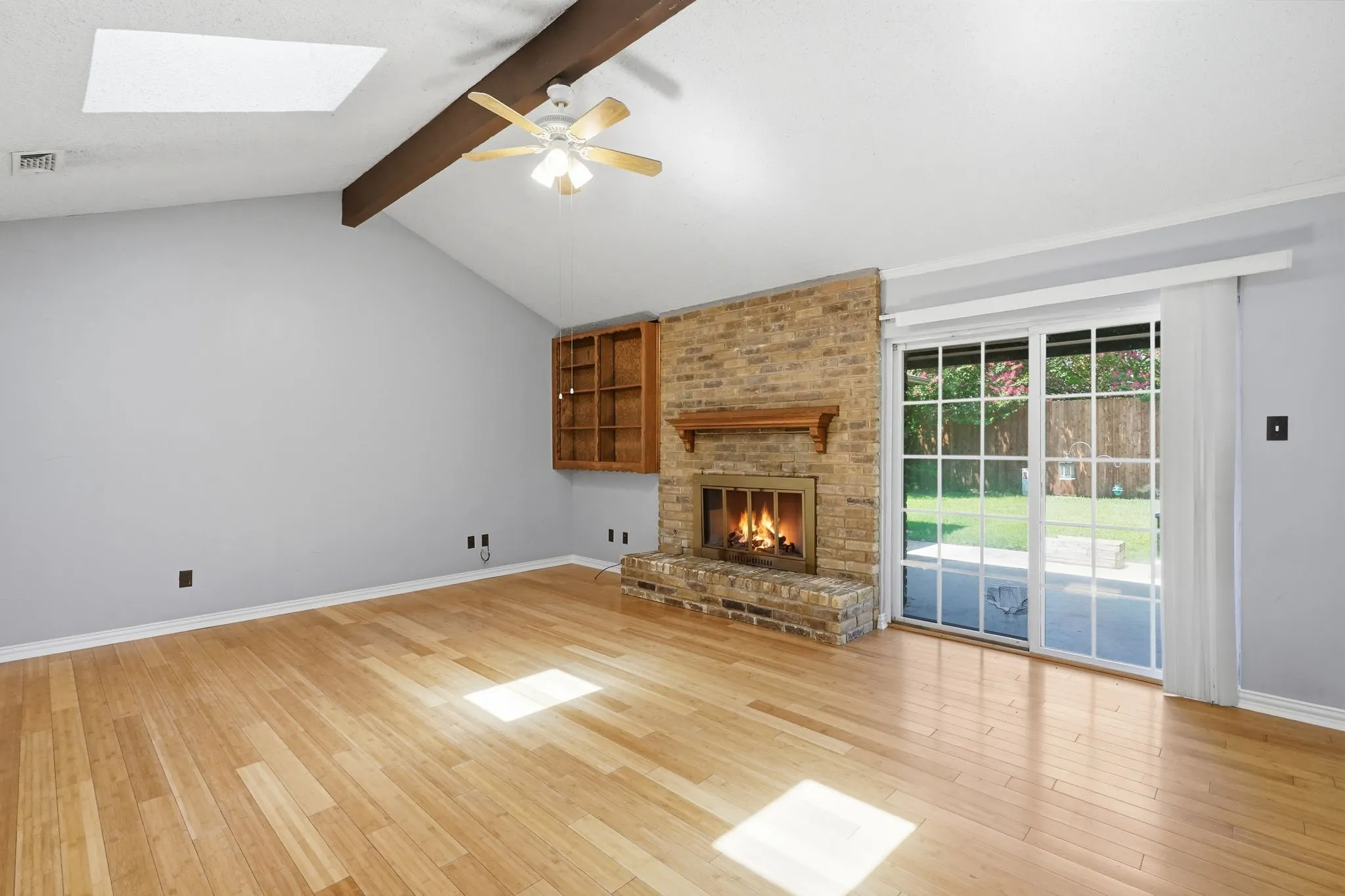 Single Family Residence For Sale in Tarrant County , 2202 Canyonwood Drive, Arlington, Texas 76012, 4 Bedroom, 3 Bathroom, 2 Garage spaces, 2,332 Sqft, built in 1980, mls#21275087, Real Estate Agent in Arlington, Homes For Sale in Tarrant county, Homes For Sale in Arlington, Realtor in Arlington Texas, Real Estate Brokerage Independent Realty Texas, Luminita Cordes Realtor