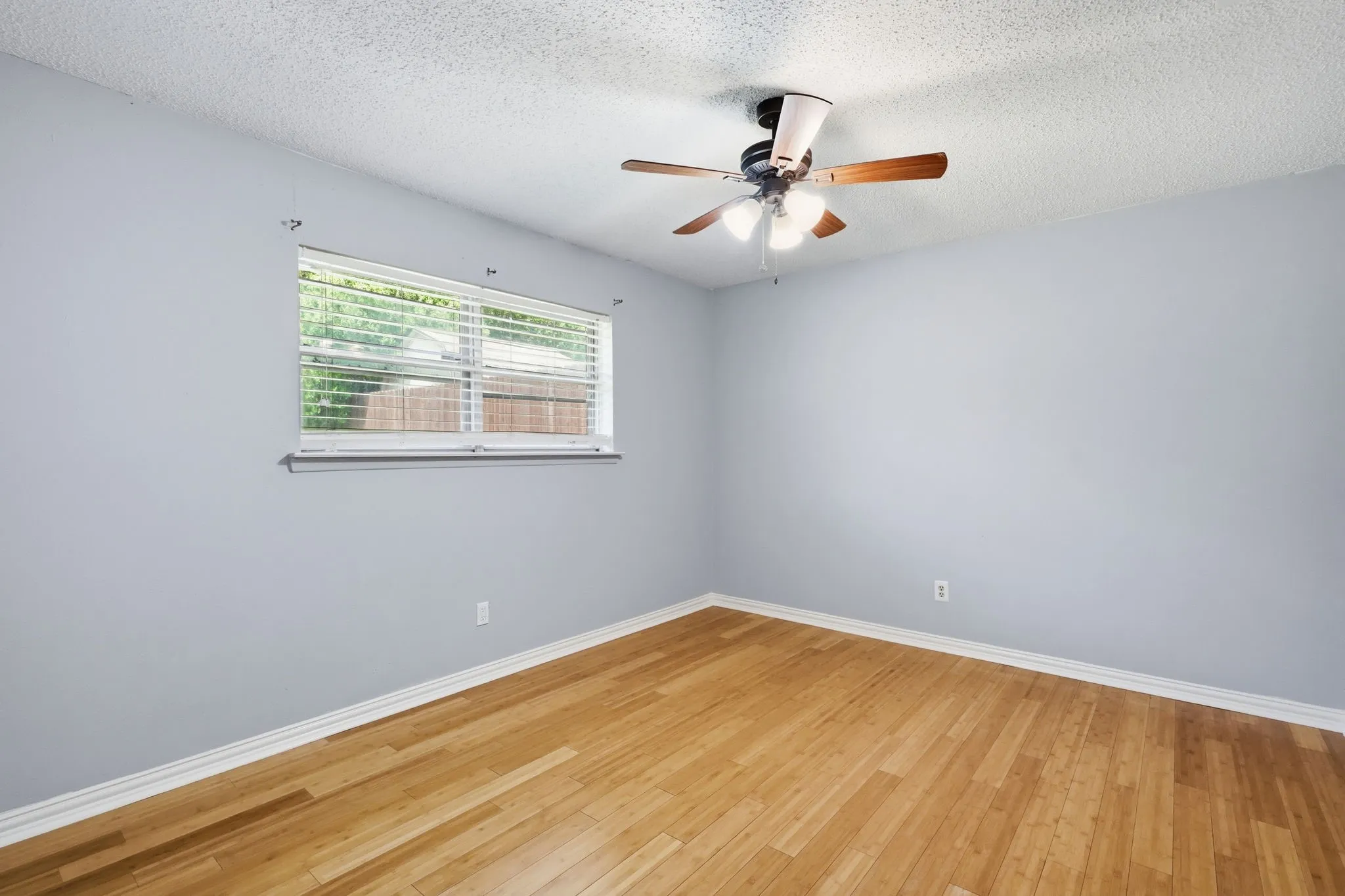 Single Family Residence For Sale in Tarrant County , 2202 Canyonwood Drive, Arlington, Texas 76012, 4 Bedroom, 3 Bathroom, 2 Garage spaces, 2,332 Sqft, built in 1980, mls#21275087, Real Estate Agent in Arlington, Homes For Sale in Tarrant county, Homes For Sale in Arlington, Realtor in Arlington Texas, Real Estate Brokerage Independent Realty Texas, Luminita Cordes Realtor