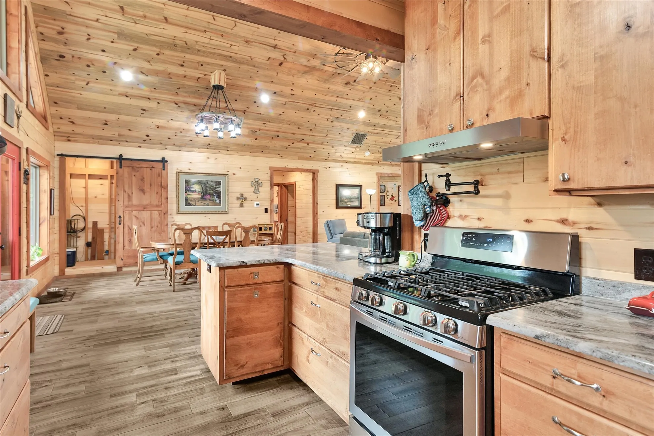 Single Family Residence For Sale in Grayson County , 905 E Fm 120, Denison, Texas 75021, 3 Bedroom, 2 Bathroom, Garage spaces, 1,600 Sqft, built in 2019, mls#21313897, Real Estate Agent in Denison, Homes For Sale in Grayson county, Homes For Sale in Denison, Realtor in Denison Texas, Real Estate Brokerage Independent Realty Texas, Luminita Cordes Realtor
