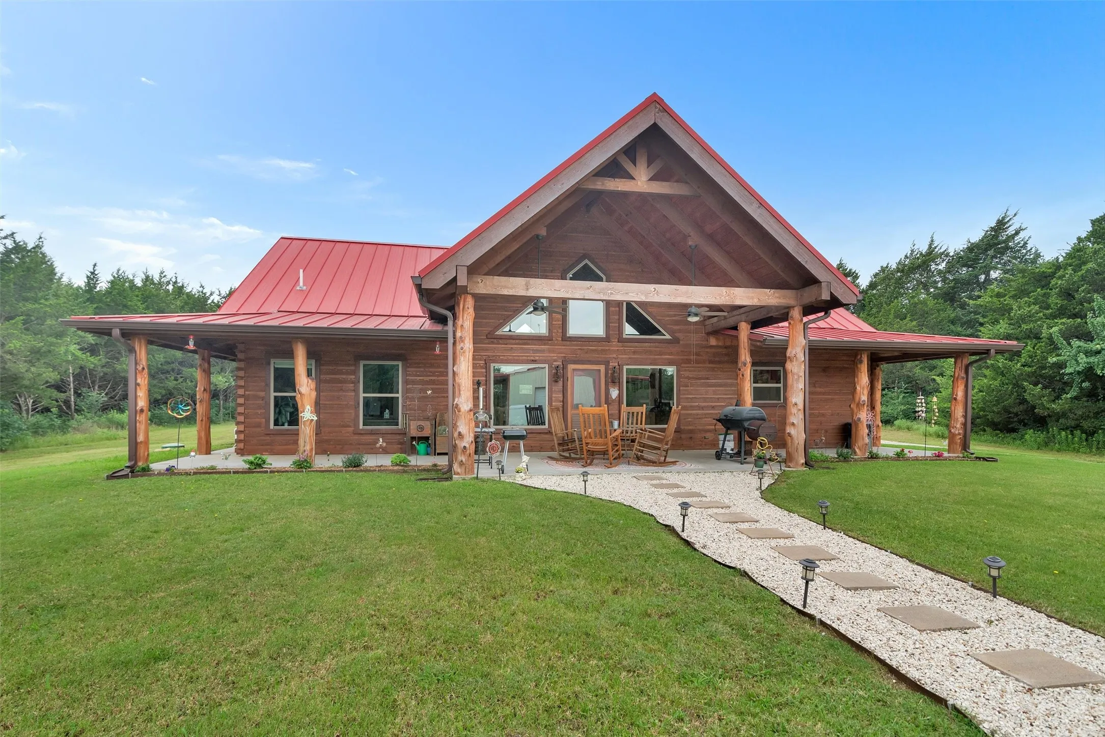 Single Family Residence For Sale in Grayson County , 905 E Fm 120, Denison, Texas 75021, 3 Bedroom, 2 Bathroom, Garage spaces, 1,600 Sqft, built in 2019, mls#21313897, Real Estate Agent in Denison, Homes For Sale in Grayson county, Homes For Sale in Denison, Realtor in Denison Texas, Real Estate Brokerage Independent Realty Texas, Luminita Cordes Realtor