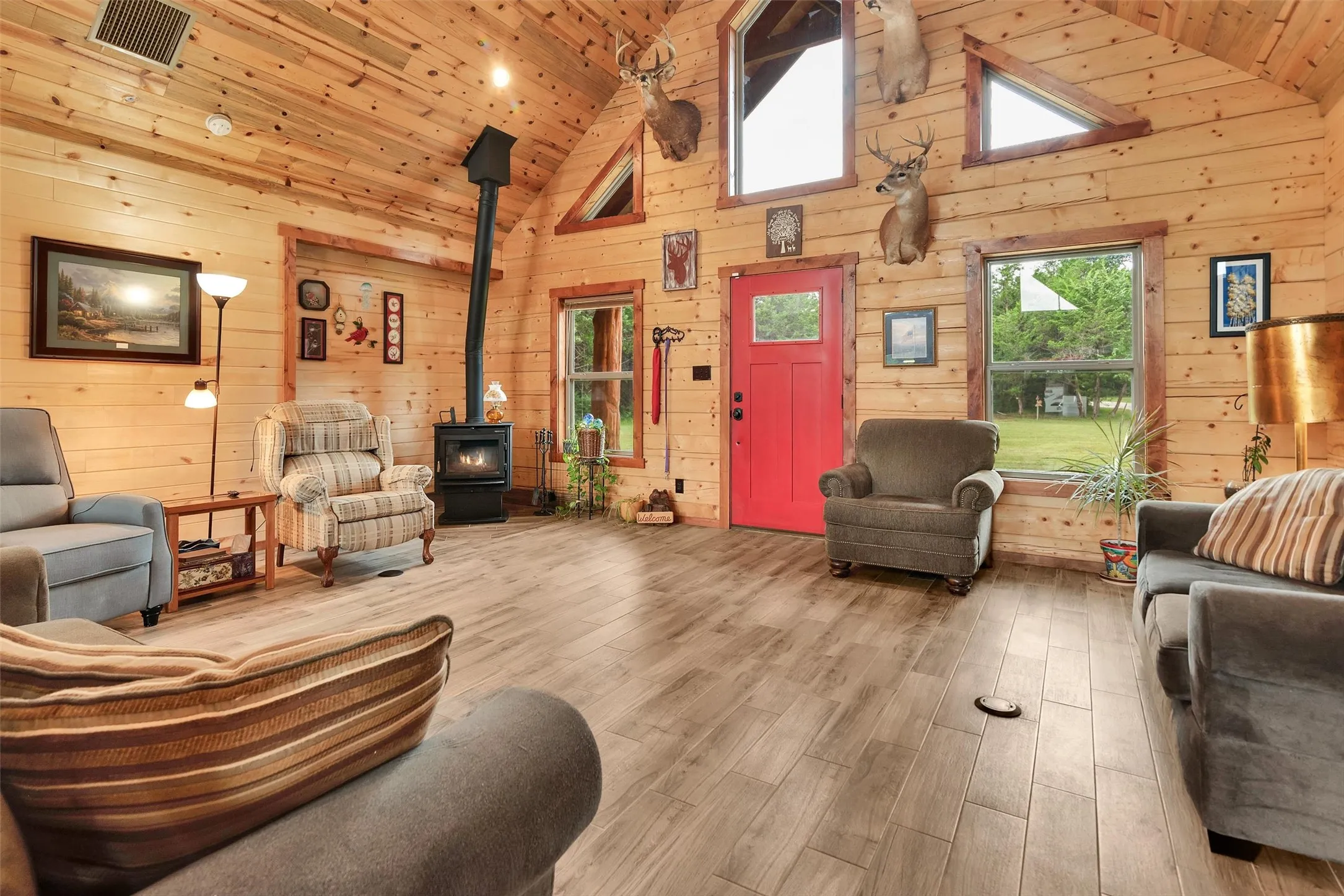 Single Family Residence For Sale in Grayson County , 905 E Fm 120, Denison, Texas 75021, 3 Bedroom, 2 Bathroom, Garage spaces, 1,600 Sqft, built in 2019, mls#21313897, Real Estate Agent in Denison, Homes For Sale in Grayson county, Homes For Sale in Denison, Realtor in Denison Texas, Real Estate Brokerage Independent Realty Texas, Luminita Cordes Realtor