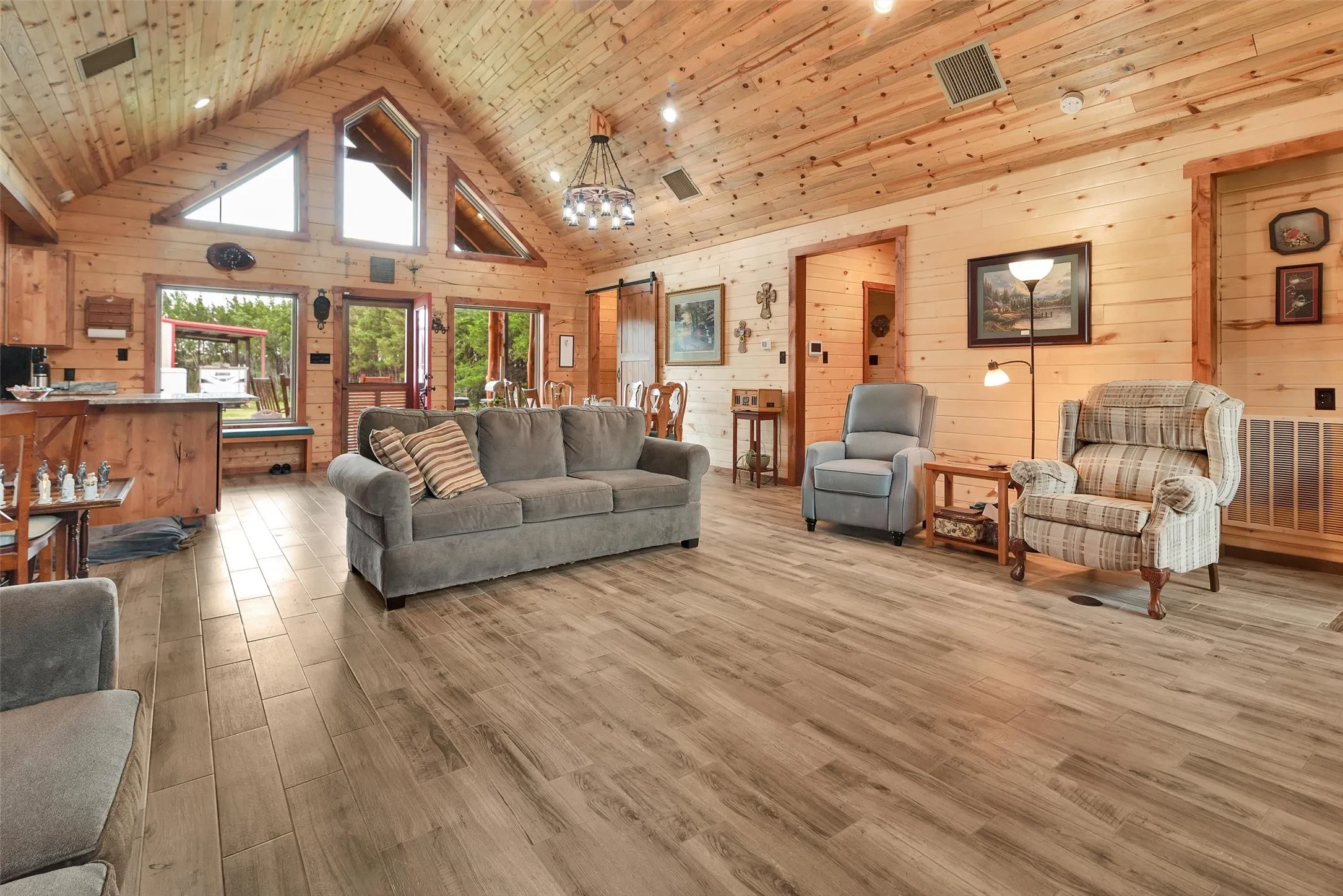Single Family Residence For Sale in Grayson County , 905 E Fm 120, Denison, Texas 75021, 3 Bedroom, 2 Bathroom, Garage spaces, 1,600 Sqft, built in 2019, mls#21313897, Real Estate Agent in Denison, Homes For Sale in Grayson county, Homes For Sale in Denison, Realtor in Denison Texas, Real Estate Brokerage Independent Realty Texas, Luminita Cordes Realtor