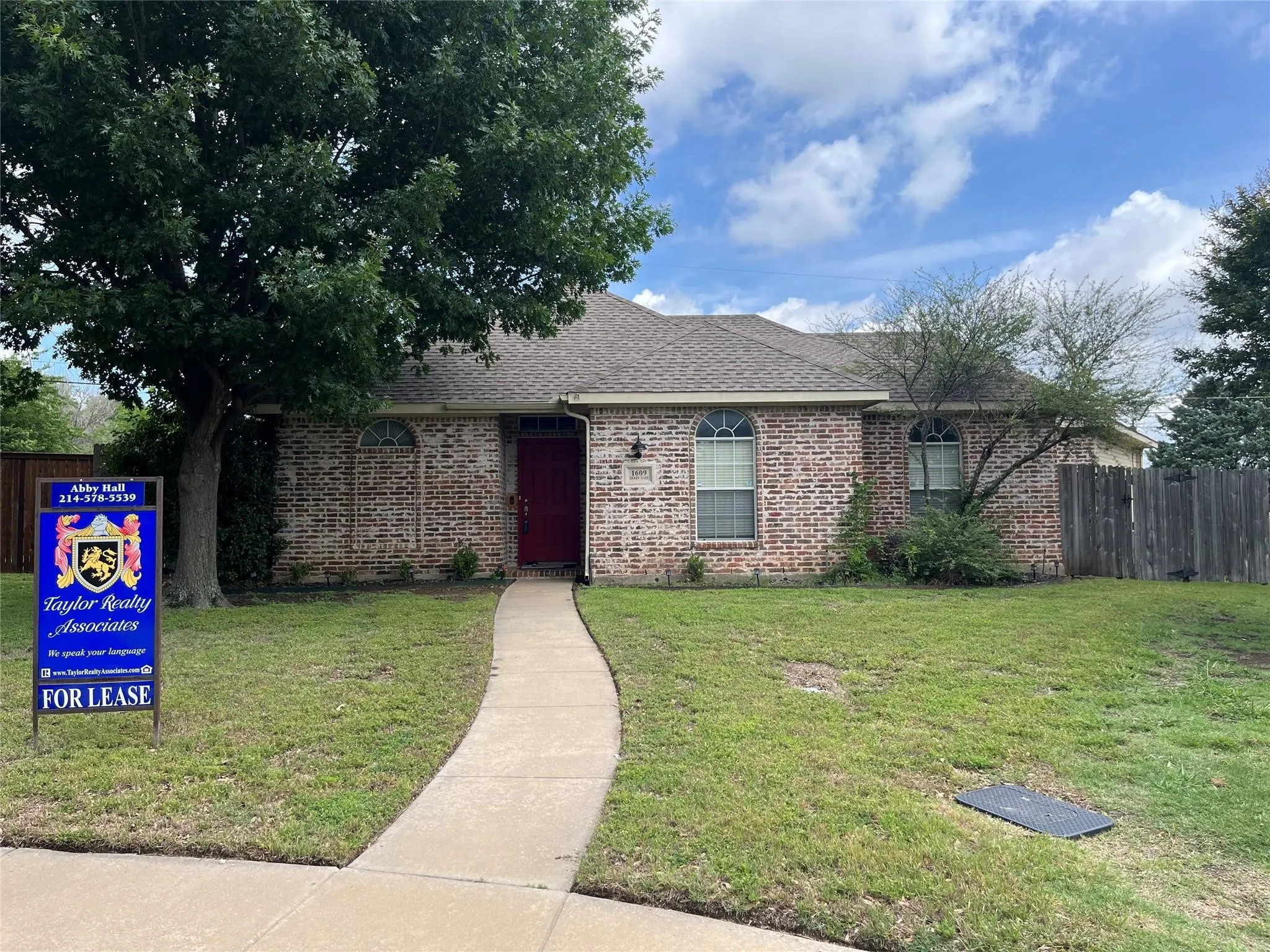 Single Family Residence For Rent in Collin County , 1609 Shady Oaks Lane, Prosper, Texas 75078, 3 Bedroom, 2 Bathroom, 2 Garage spaces, 1,588 Sqft, built in 2002, mls#21318215, Real Estate Agent in Prosper, Homes For Rent in Collin county, Homes For Rent in Prosper, Realtor in Prosper Texas, Real Estate Brokerage Independent Realty Texas, Luminita Cordes Realtor