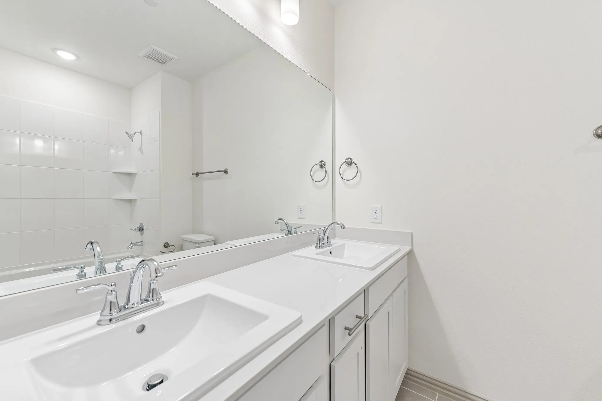 Friends and family will feel right at home in this beautifully finished guest bath!