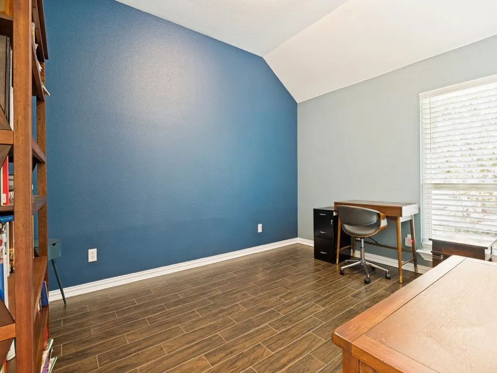 Single Family Residence For Sale in Dallas County , 9502 Valley Lake Lane, Irving, Texas 75063, 4 Bedroom, 3 Bathroom, 2 Garage spaces, 2,626 Sqft, built in 1993, mls#21316450, Real Estate Agent in Irving, Homes For Sale in Dallas county, Homes For Sale in Irving, Realtor in Irving Texas, Real Estate Brokerage Independent Realty Texas, Luminita Cordes Realtor
