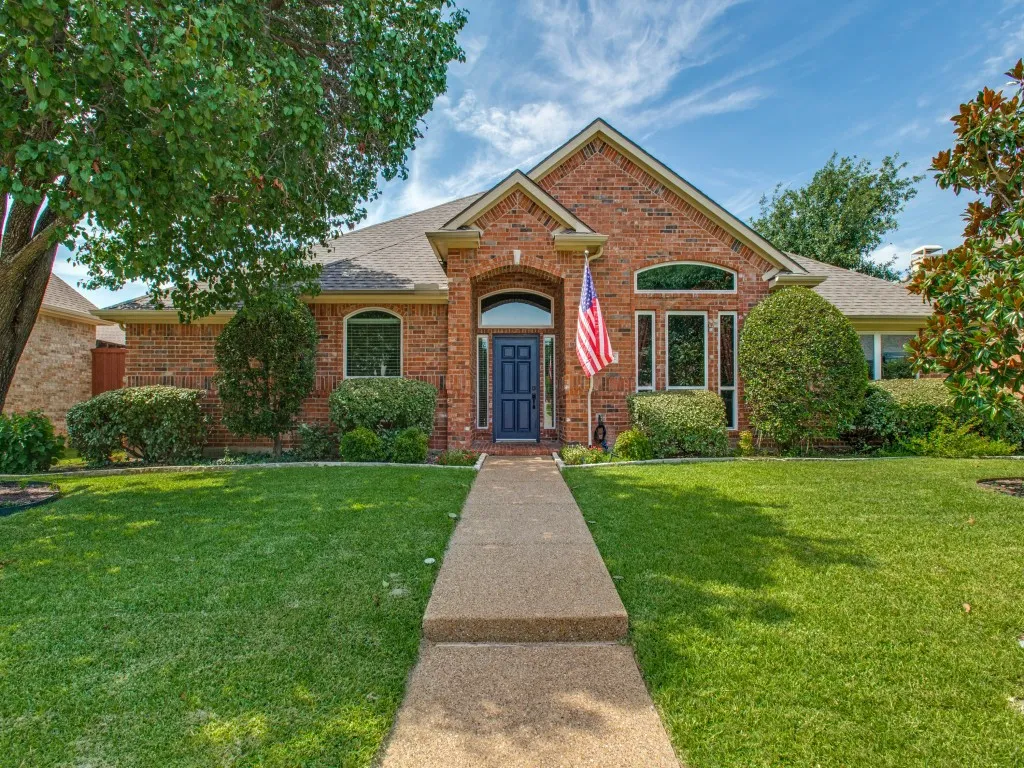 Single Family Residence For Sale in Dallas County , 9502 Valley Lake Lane, Irving, Texas 75063, 4 Bedroom, 3 Bathroom, 2 Garage spaces, 2,626 Sqft, built in 1993, mls#21316450, Real Estate Agent in Irving, Homes For Sale in Dallas county, Homes For Sale in Irving, Realtor in Irving Texas, Real Estate Brokerage Independent Realty Texas, Luminita Cordes Realtor