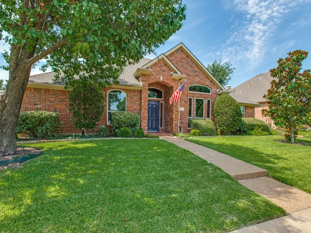 Single Family Residence For Sale in Dallas County , 9502 Valley Lake Lane, Irving, Texas 75063, 4 Bedroom, 3 Bathroom, 2 Garage spaces, 2,626 Sqft, built in 1993, mls#21316450, Real Estate Agent in Irving, Homes For Sale in Dallas county, Homes For Sale in Irving, Realtor in Irving Texas, Real Estate Brokerage Independent Realty Texas, Luminita Cordes Realtor