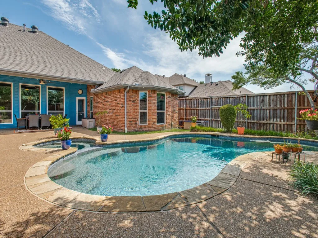 Single Family Residence For Sale in Dallas County , 9502 Valley Lake Lane, Irving, Texas 75063, 4 Bedroom, 3 Bathroom, 2 Garage spaces, 2,626 Sqft, built in 1993, mls#21316450, Real Estate Agent in Irving, Homes For Sale in Dallas county, Homes For Sale in Irving, Realtor in Irving Texas, Real Estate Brokerage Independent Realty Texas, Luminita Cordes Realtor
