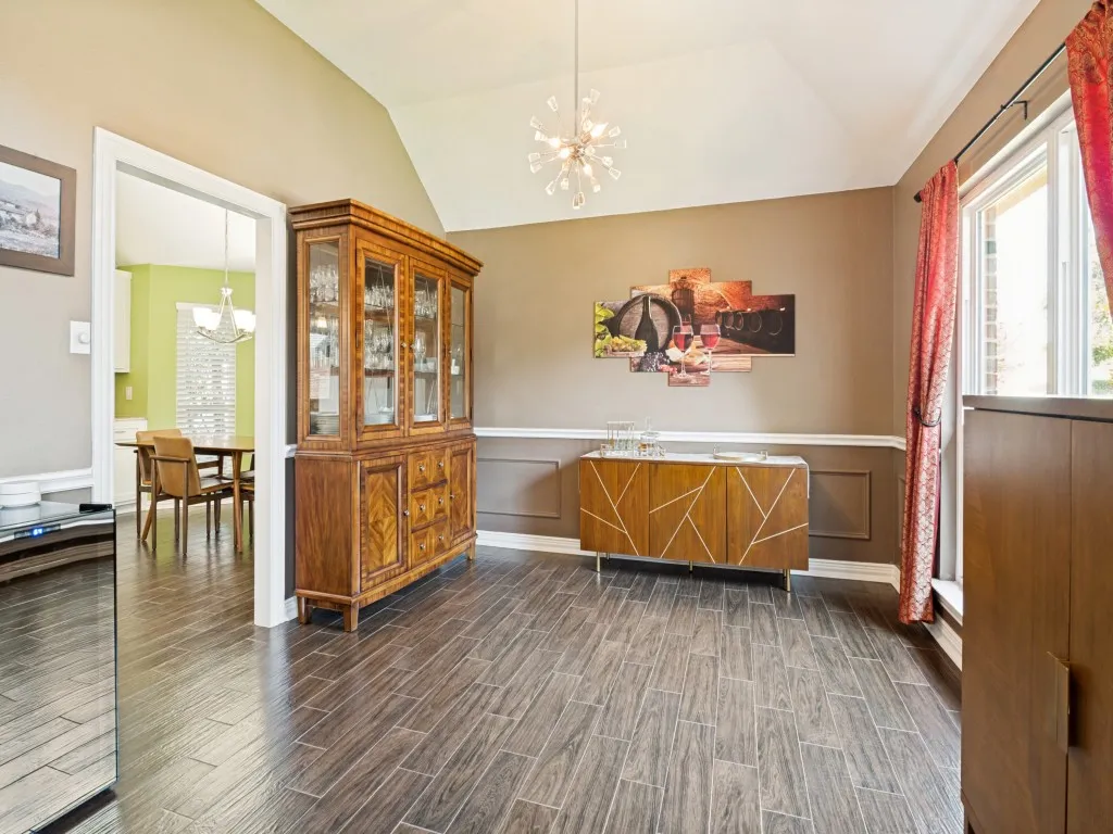 Single Family Residence For Sale in Dallas County , 9502 Valley Lake Lane, Irving, Texas 75063, 4 Bedroom, 3 Bathroom, 2 Garage spaces, 2,626 Sqft, built in 1993, mls#21316450, Real Estate Agent in Irving, Homes For Sale in Dallas county, Homes For Sale in Irving, Realtor in Irving Texas, Real Estate Brokerage Independent Realty Texas, Luminita Cordes Realtor