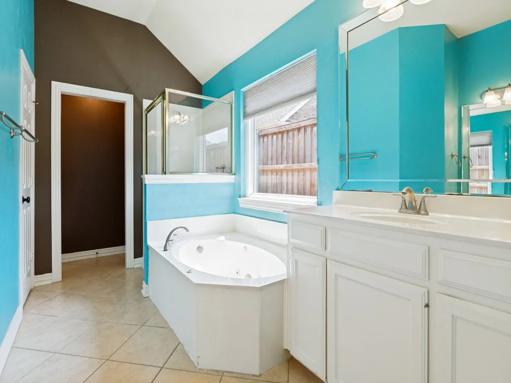 Single Family Residence For Sale in Dallas County , 9502 Valley Lake Lane, Irving, Texas 75063, 4 Bedroom, 3 Bathroom, 2 Garage spaces, 2,626 Sqft, built in 1993, mls#21316450, Real Estate Agent in Irving, Homes For Sale in Dallas county, Homes For Sale in Irving, Realtor in Irving Texas, Real Estate Brokerage Independent Realty Texas, Luminita Cordes Realtor