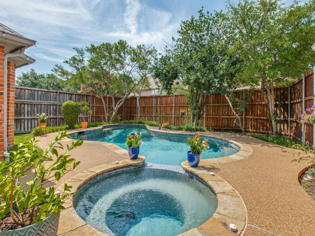 Single Family Residence For Sale in Dallas County , 9502 Valley Lake Lane, Irving, Texas 75063, 4 Bedroom, 3 Bathroom, 2 Garage spaces, 2,626 Sqft, built in 1993, mls#21316450, Real Estate Agent in Irving, Homes For Sale in Dallas county, Homes For Sale in Irving, Realtor in Irving Texas, Real Estate Brokerage Independent Realty Texas, Luminita Cordes Realtor
