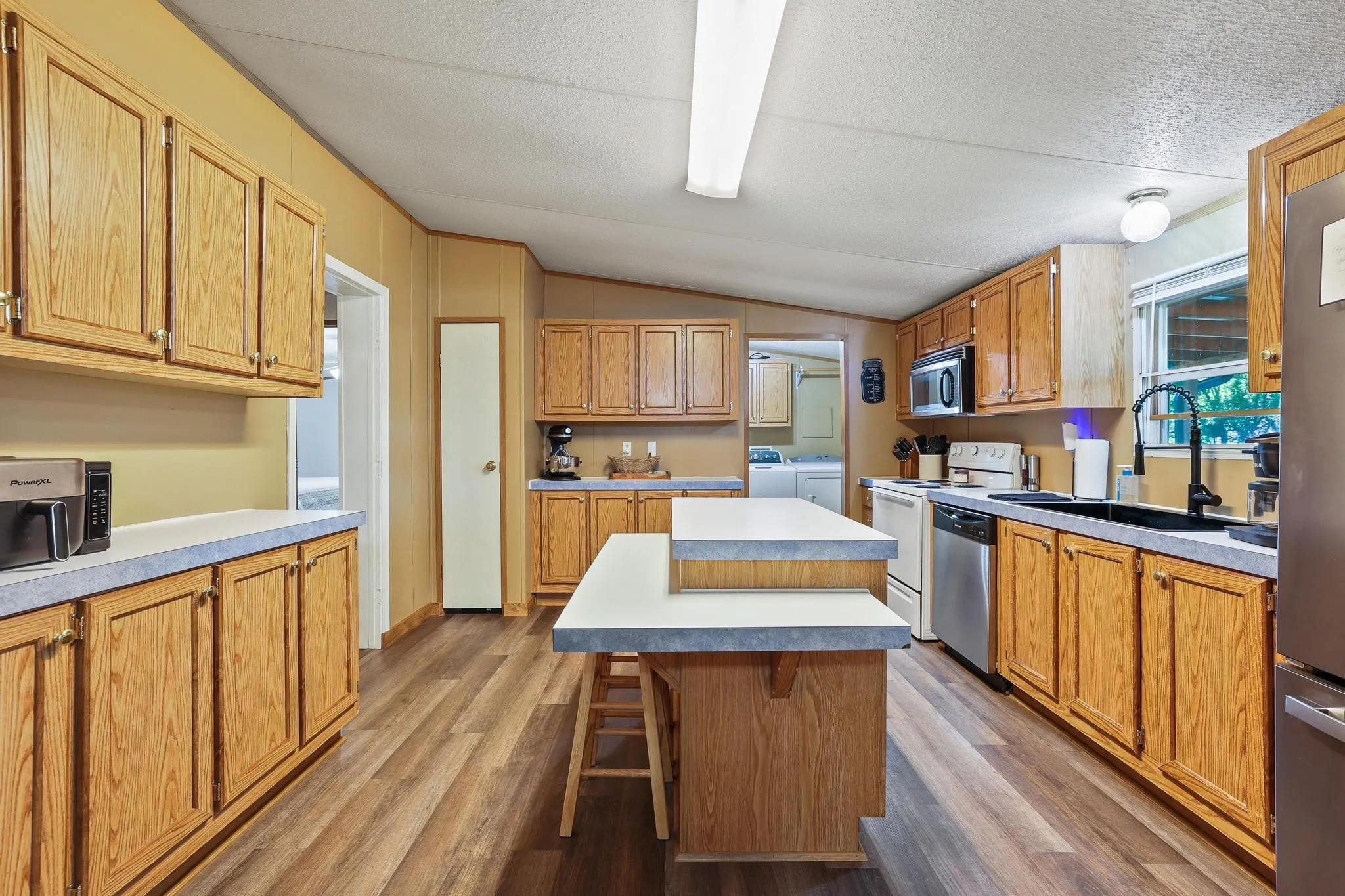 Manufactured Home For Sale in Fannin County , 201 S Main Street, Dodd City, Texas 75438, 4 Bedroom, 2 Bathroom, 1 Garage spaces, 2,128 Sqft, built in 1999, Price $214,900, mls#21316209, Real Estate Agent in Dodd City, Homes For Sale in Fannin county, Homes For Sale in Dodd City, Realtor in Dodd City Texas, Real Estate Brokerage Independent Realty Texas, Luminita Cordes Realtor