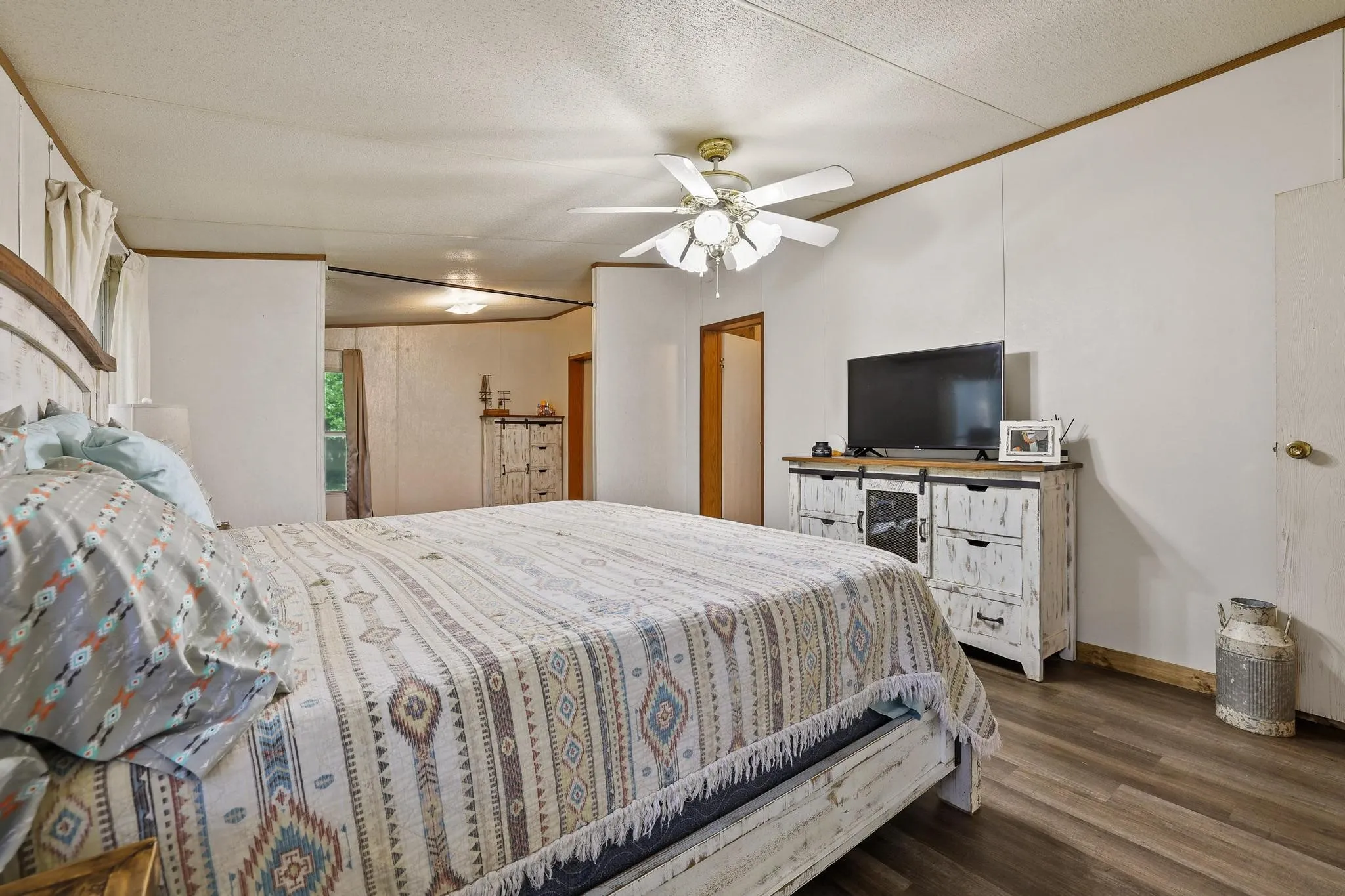 Manufactured Home For Sale in Fannin County , 201 S Main Street, Dodd City, Texas 75438, 4 Bedroom, 2 Bathroom, 1 Garage spaces, 2,128 Sqft, built in 1999, Price $214,900, mls#21316209, Real Estate Agent in Dodd City, Homes For Sale in Fannin county, Homes For Sale in Dodd City, Realtor in Dodd City Texas, Real Estate Brokerage Independent Realty Texas, Luminita Cordes Realtor