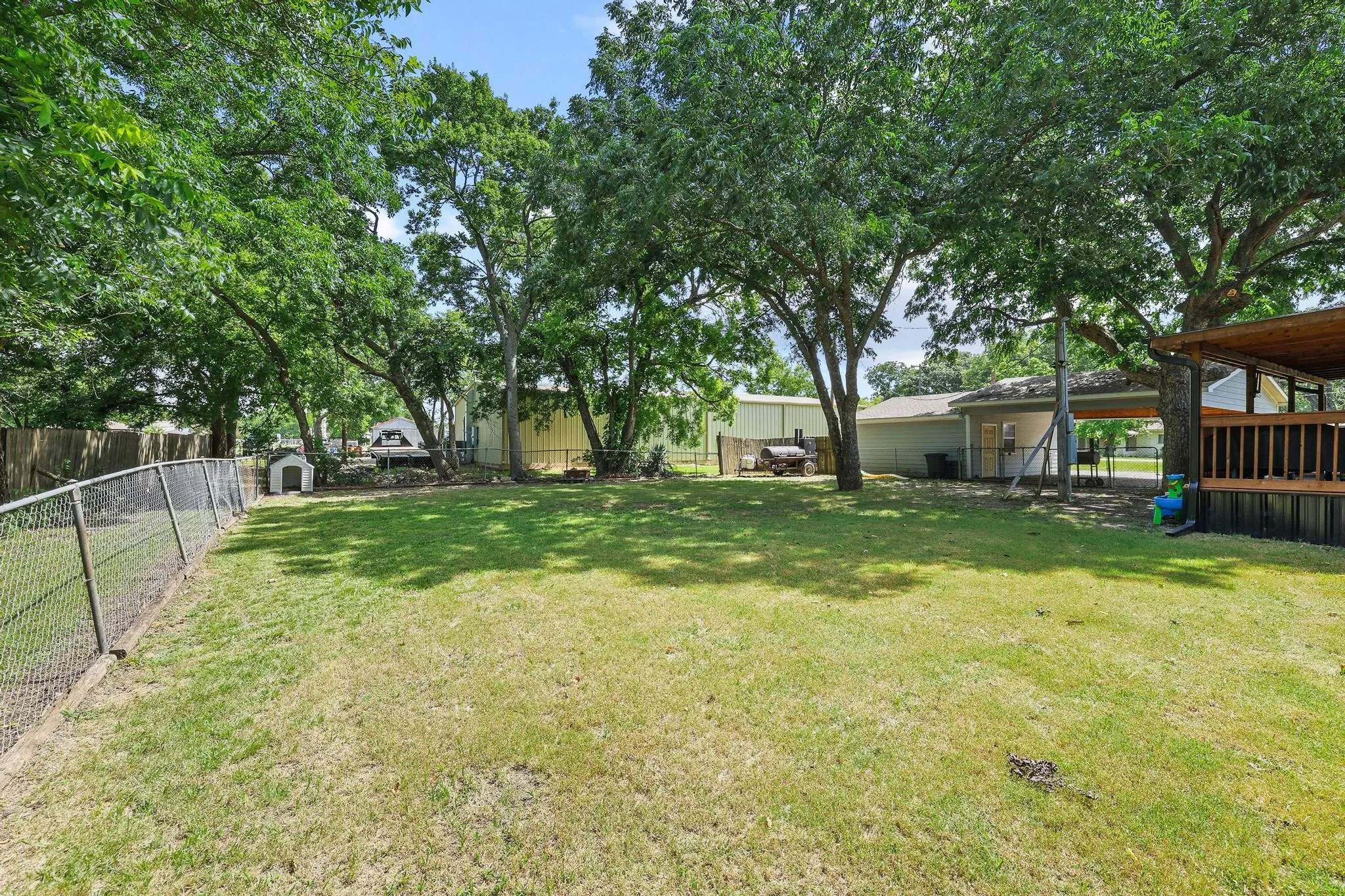 Manufactured Home For Sale in Fannin County , 201 S Main Street, Dodd City, Texas 75438, 4 Bedroom, 2 Bathroom, 1 Garage spaces, 2,128 Sqft, built in 1999, Price $214,900, mls#21316209, Real Estate Agent in Dodd City, Homes For Sale in Fannin county, Homes For Sale in Dodd City, Realtor in Dodd City Texas, Real Estate Brokerage Independent Realty Texas, Luminita Cordes Realtor
