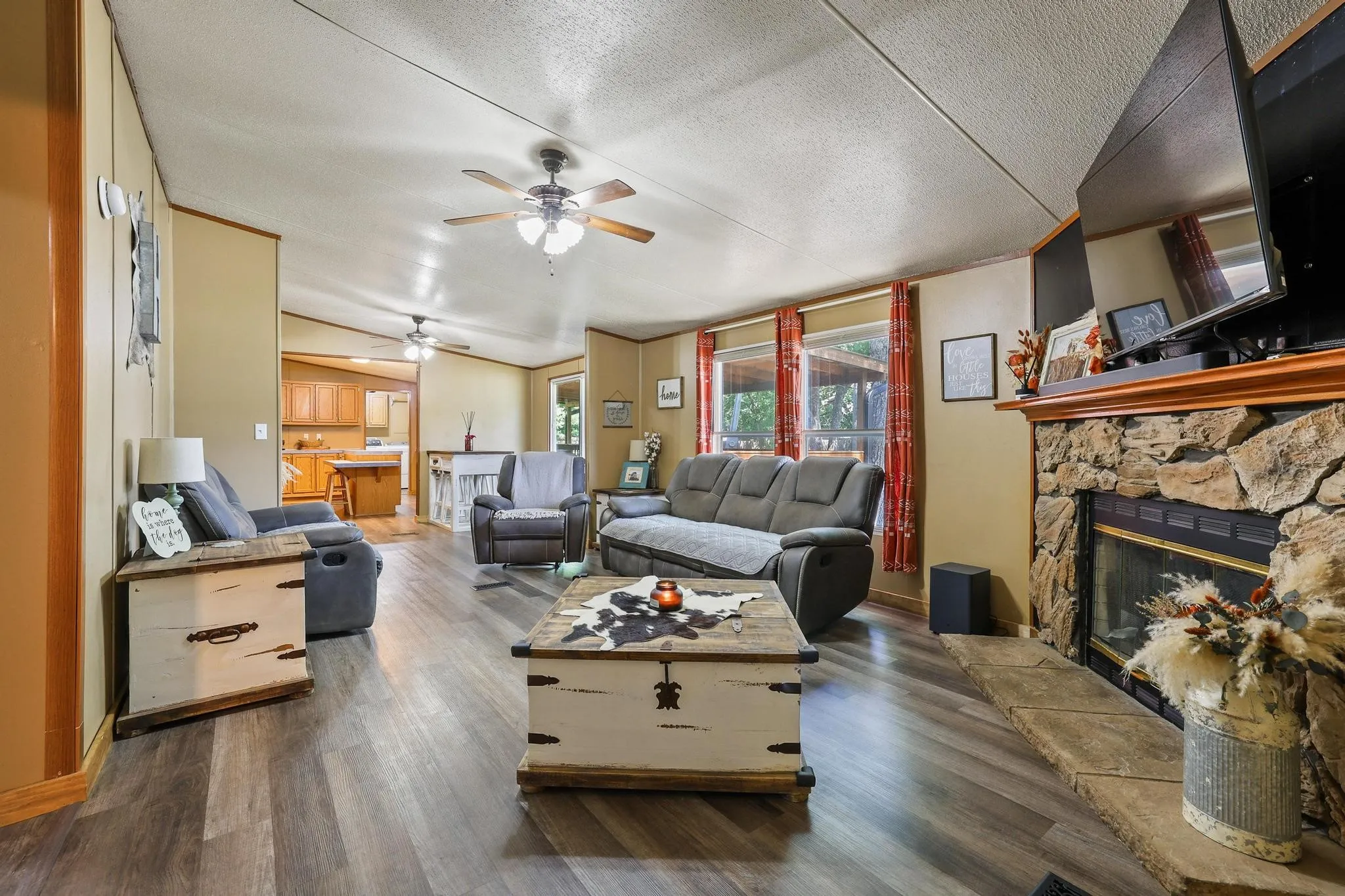 Manufactured Home For Sale in Fannin County , 201 S Main Street, Dodd City, Texas 75438, 4 Bedroom, 2 Bathroom, 1 Garage spaces, 2,128 Sqft, built in 1999, Price $214,900, mls#21316209, Real Estate Agent in Dodd City, Homes For Sale in Fannin county, Homes For Sale in Dodd City, Realtor in Dodd City Texas, Real Estate Brokerage Independent Realty Texas, Luminita Cordes Realtor
