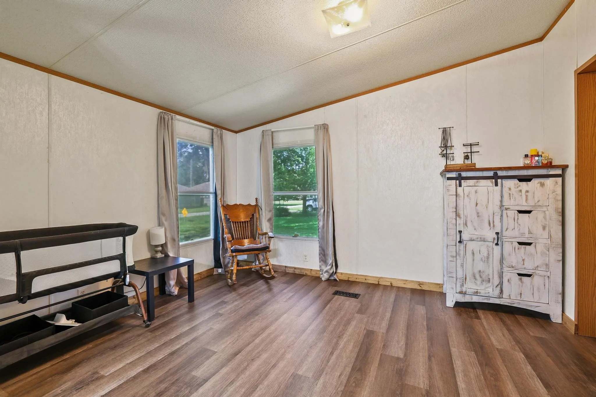 Manufactured Home For Sale in Fannin County , 201 S Main Street, Dodd City, Texas 75438, 4 Bedroom, 2 Bathroom, 1 Garage spaces, 2,128 Sqft, built in 1999, Price $214,900, mls#21316209, Real Estate Agent in Dodd City, Homes For Sale in Fannin county, Homes For Sale in Dodd City, Realtor in Dodd City Texas, Real Estate Brokerage Independent Realty Texas, Luminita Cordes Realtor